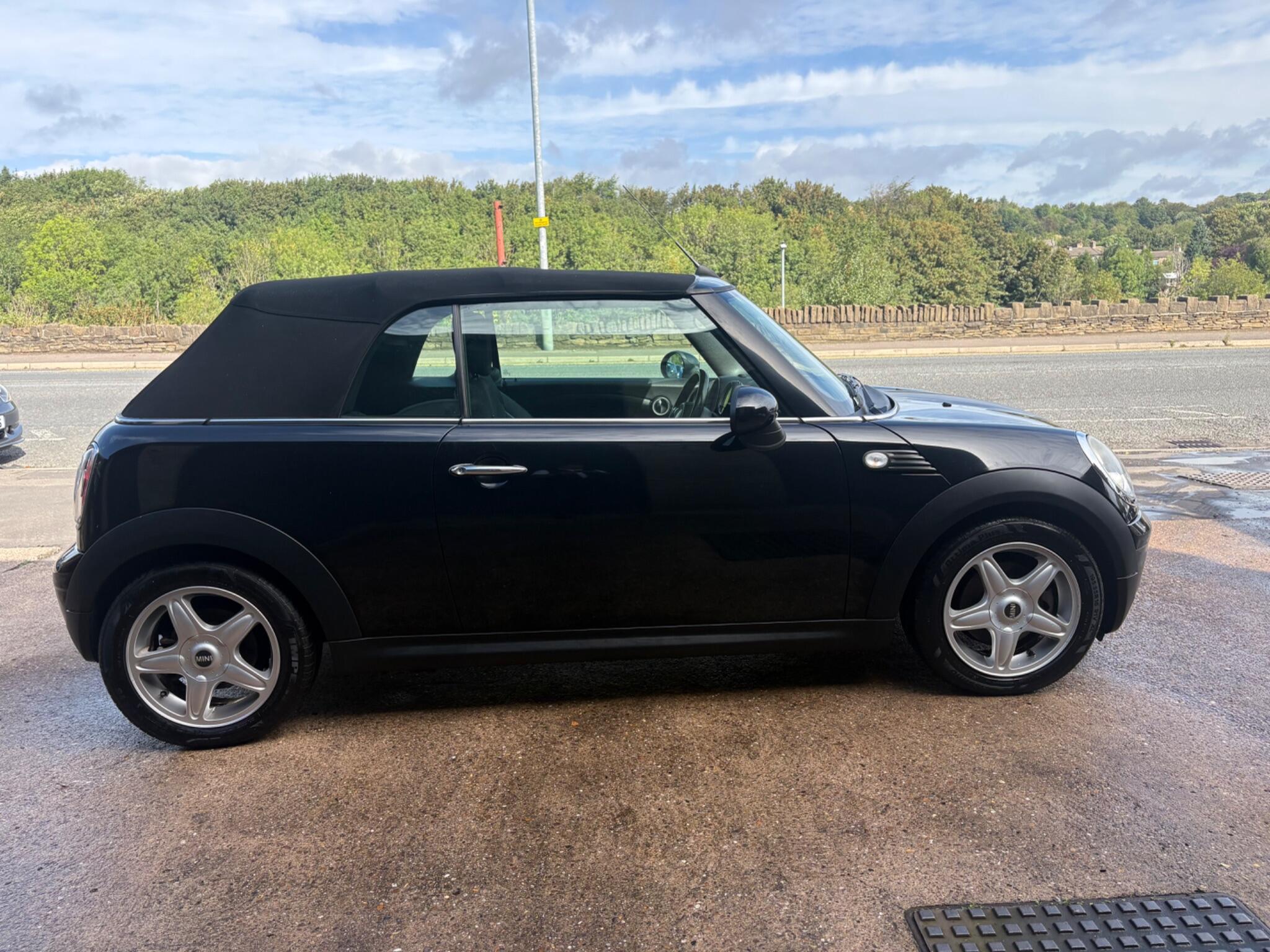 Mini Convertible view 14