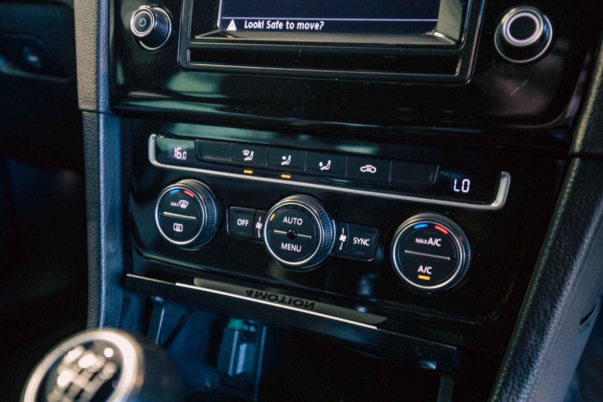 Volkswagen Golf view 17