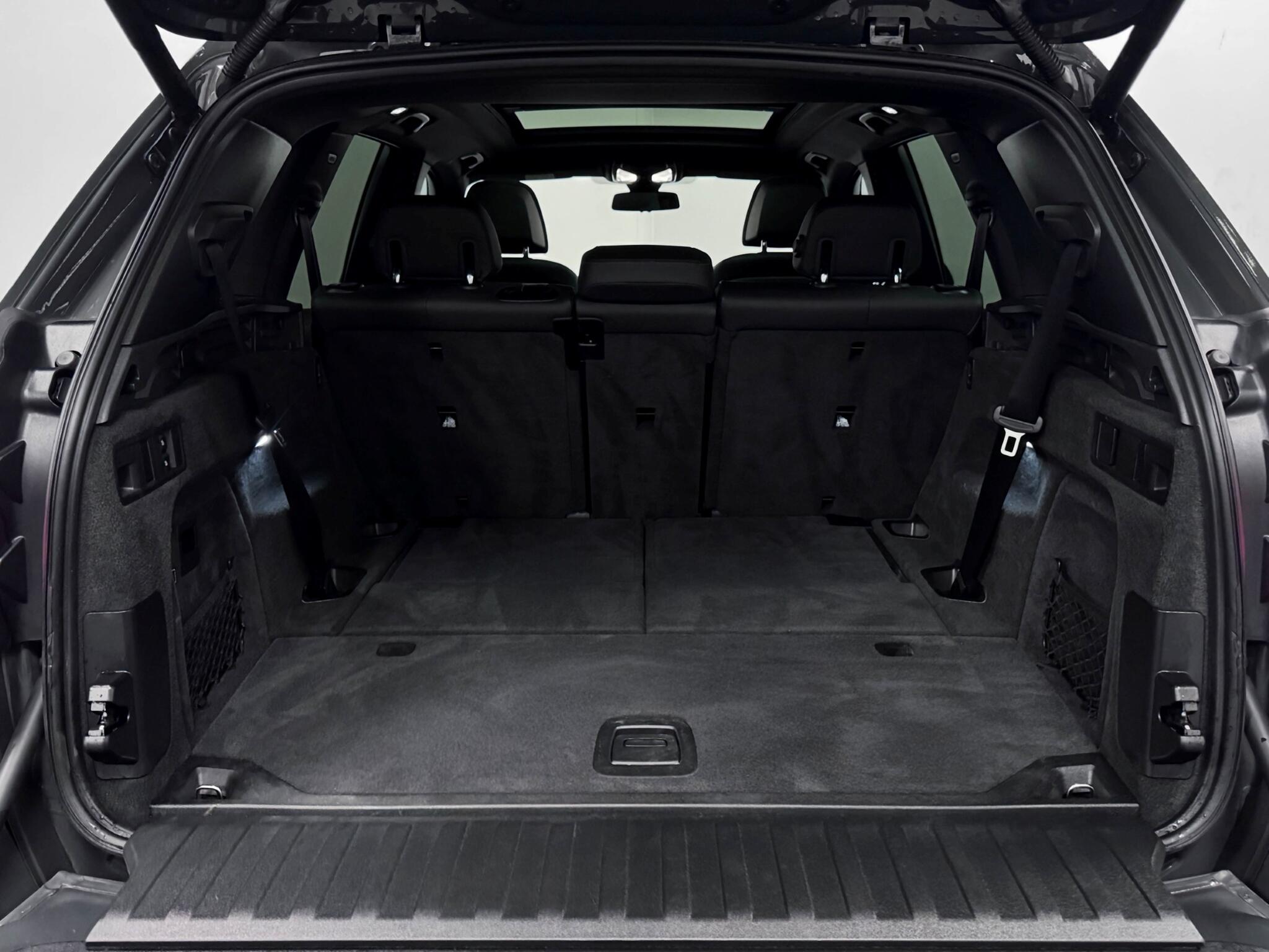 BMW X5 view 8