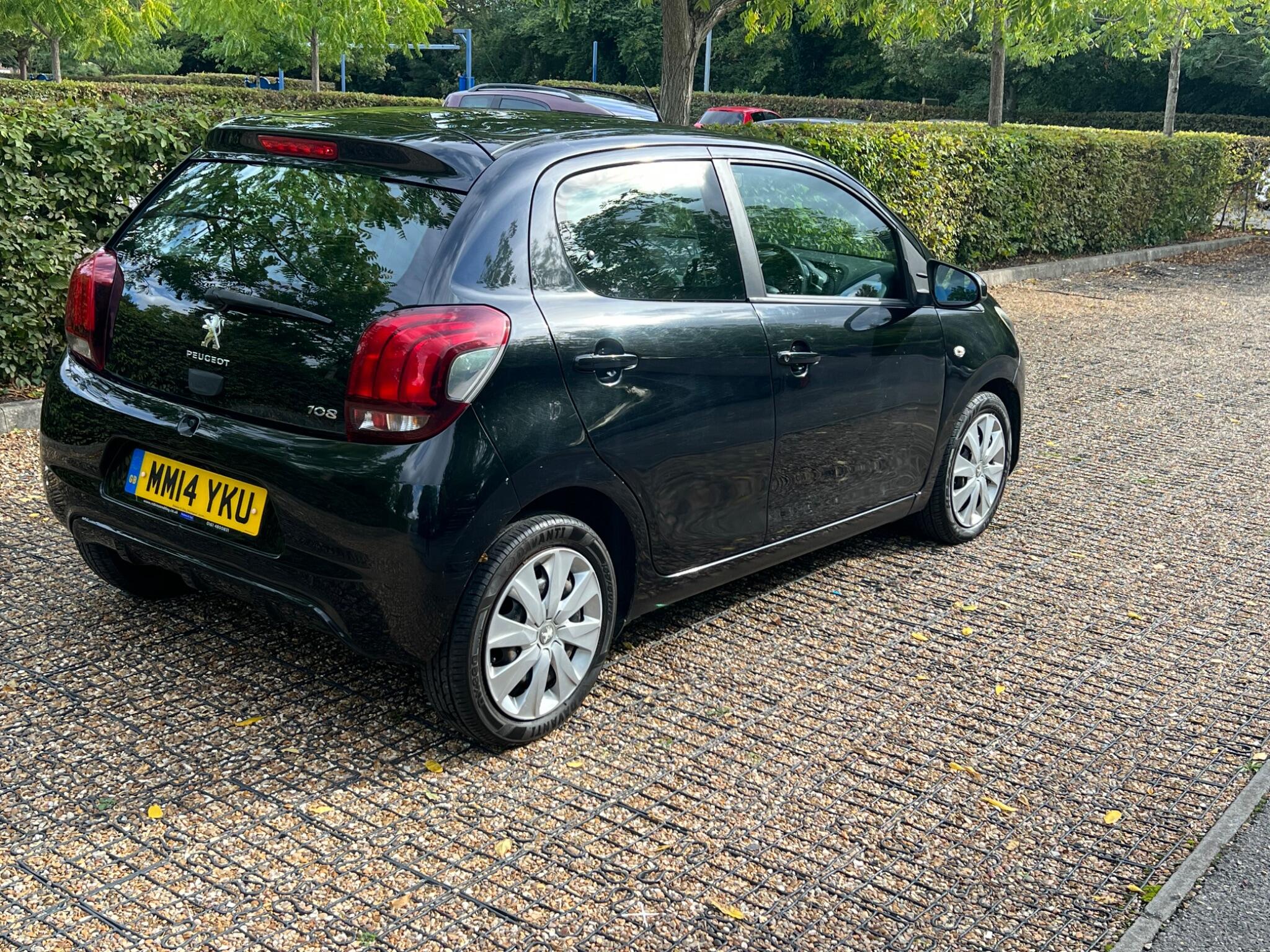 Peugeot 108 view 11