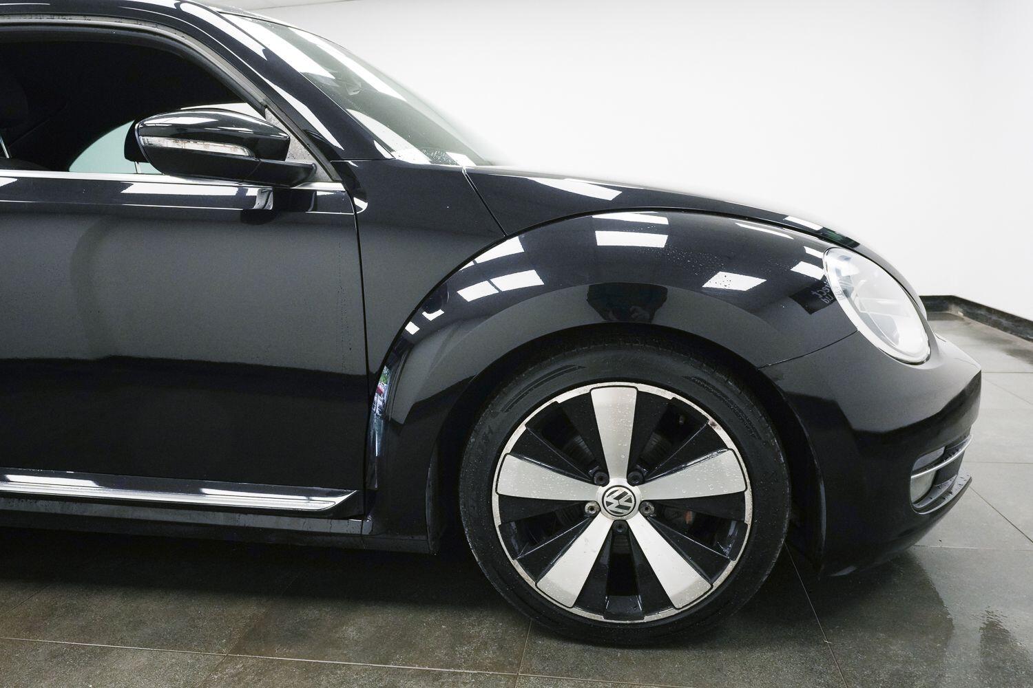 Volkswagen Beetle view 5