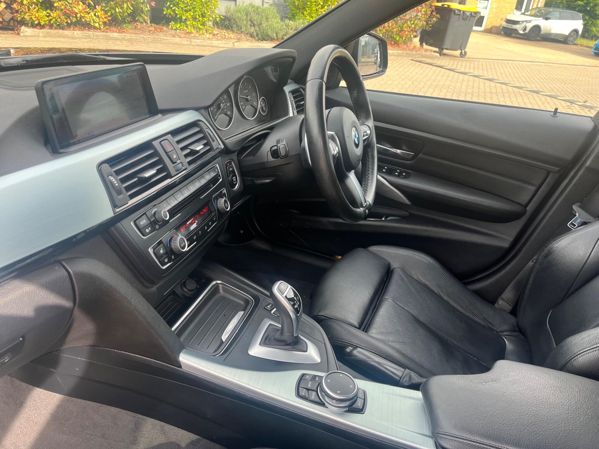 BMW 3 Series view 9