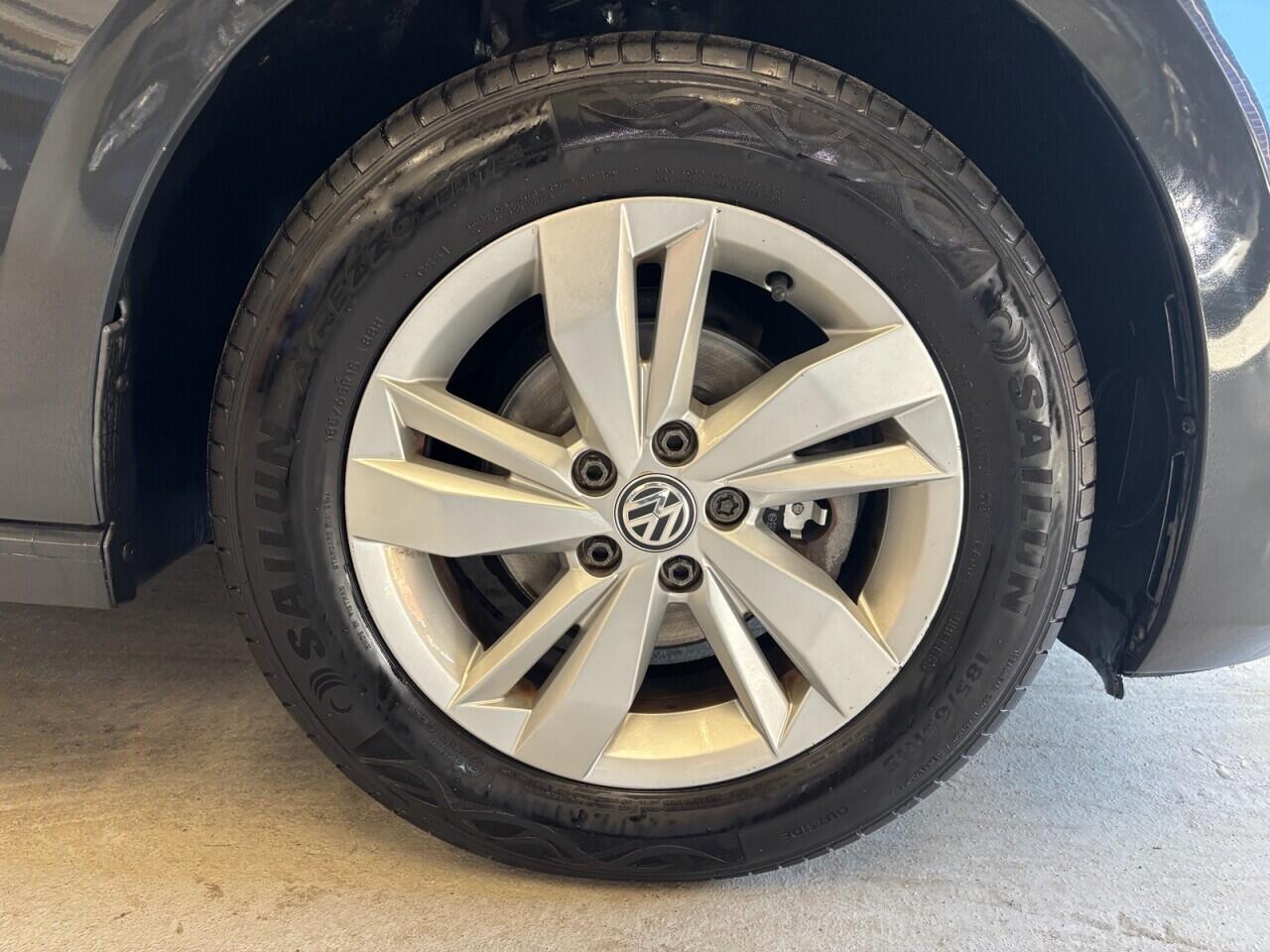 Volkswagen Polo view 12