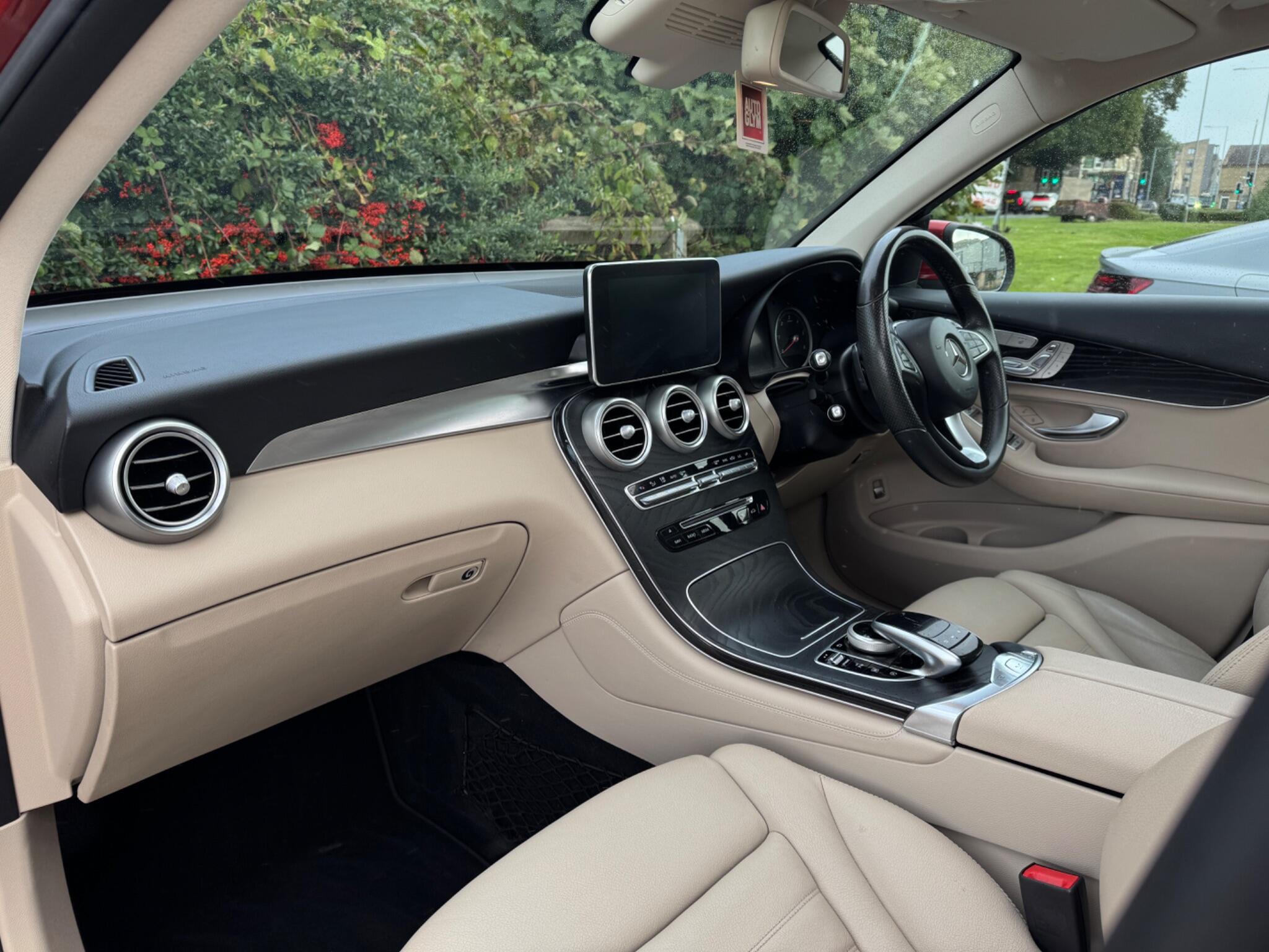 Mercedes-Benz GLC view 21