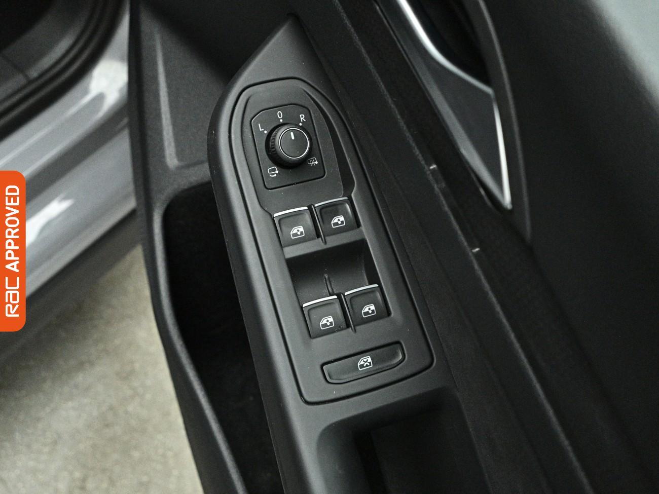 Volkswagen Golf view 23