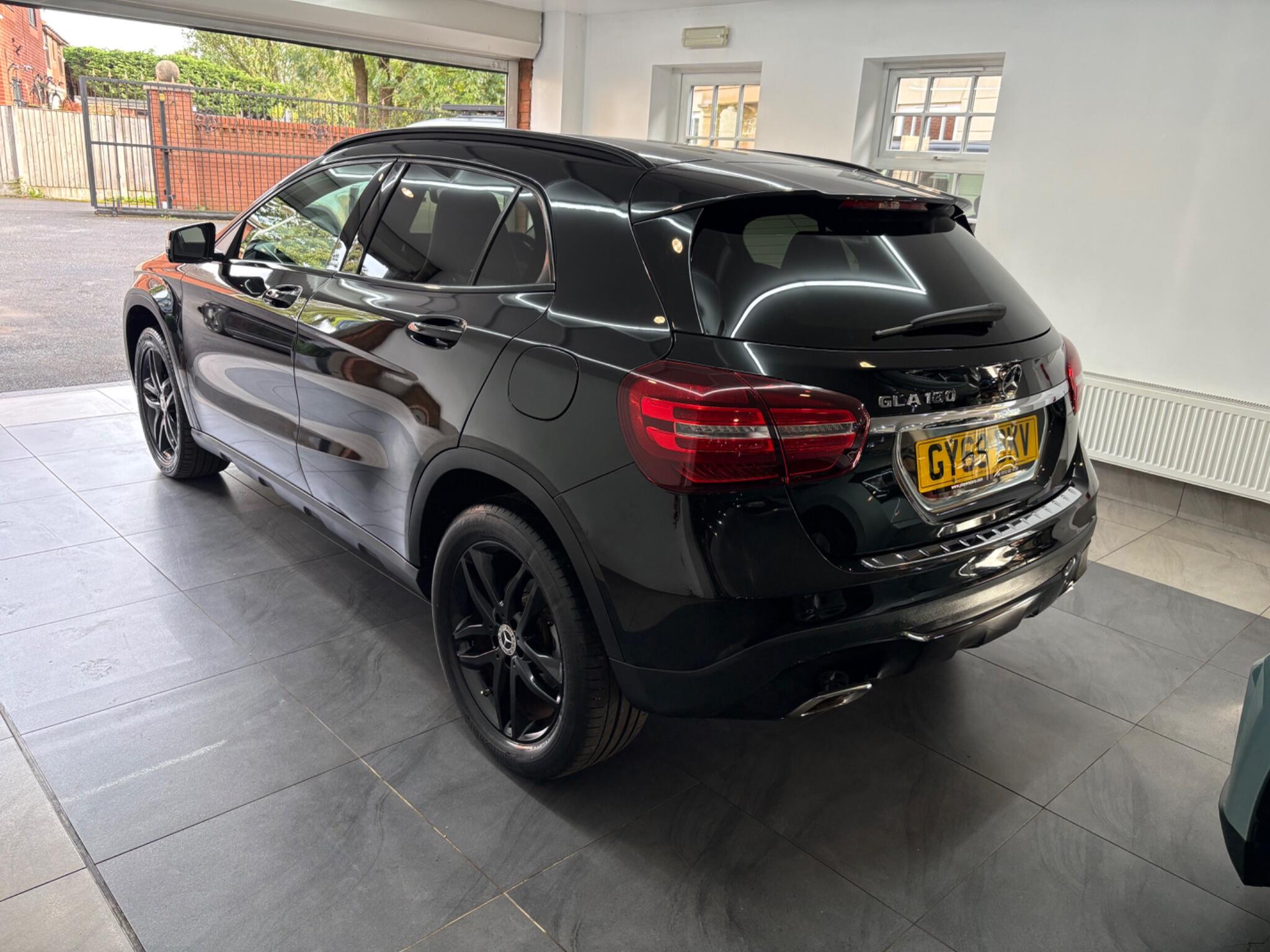 Mercedes-Benz Gla view 4