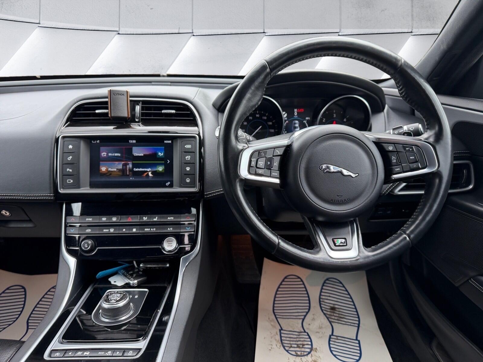 Jaguar Xe view 8