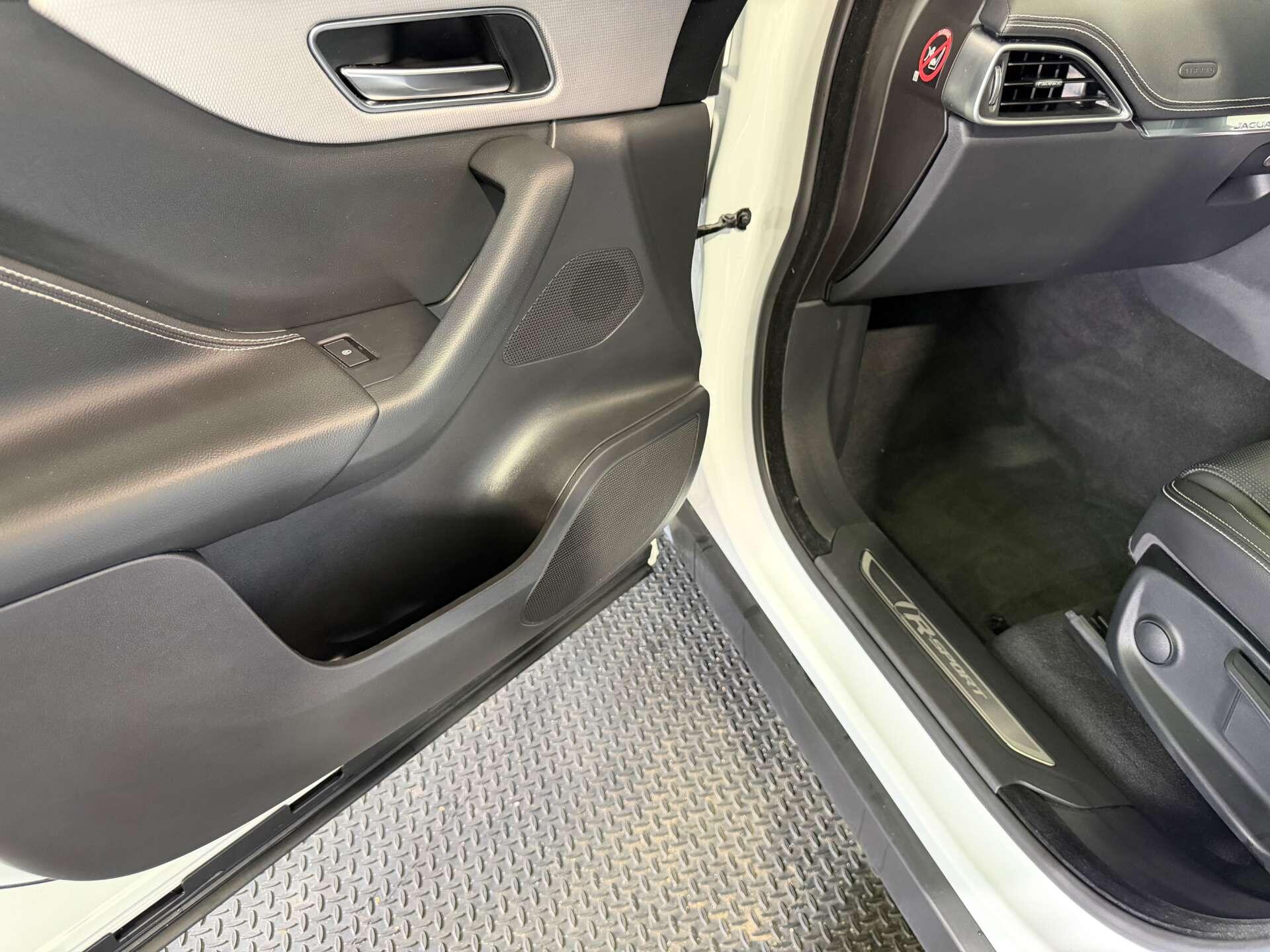 Jaguar F-Pace view 62
