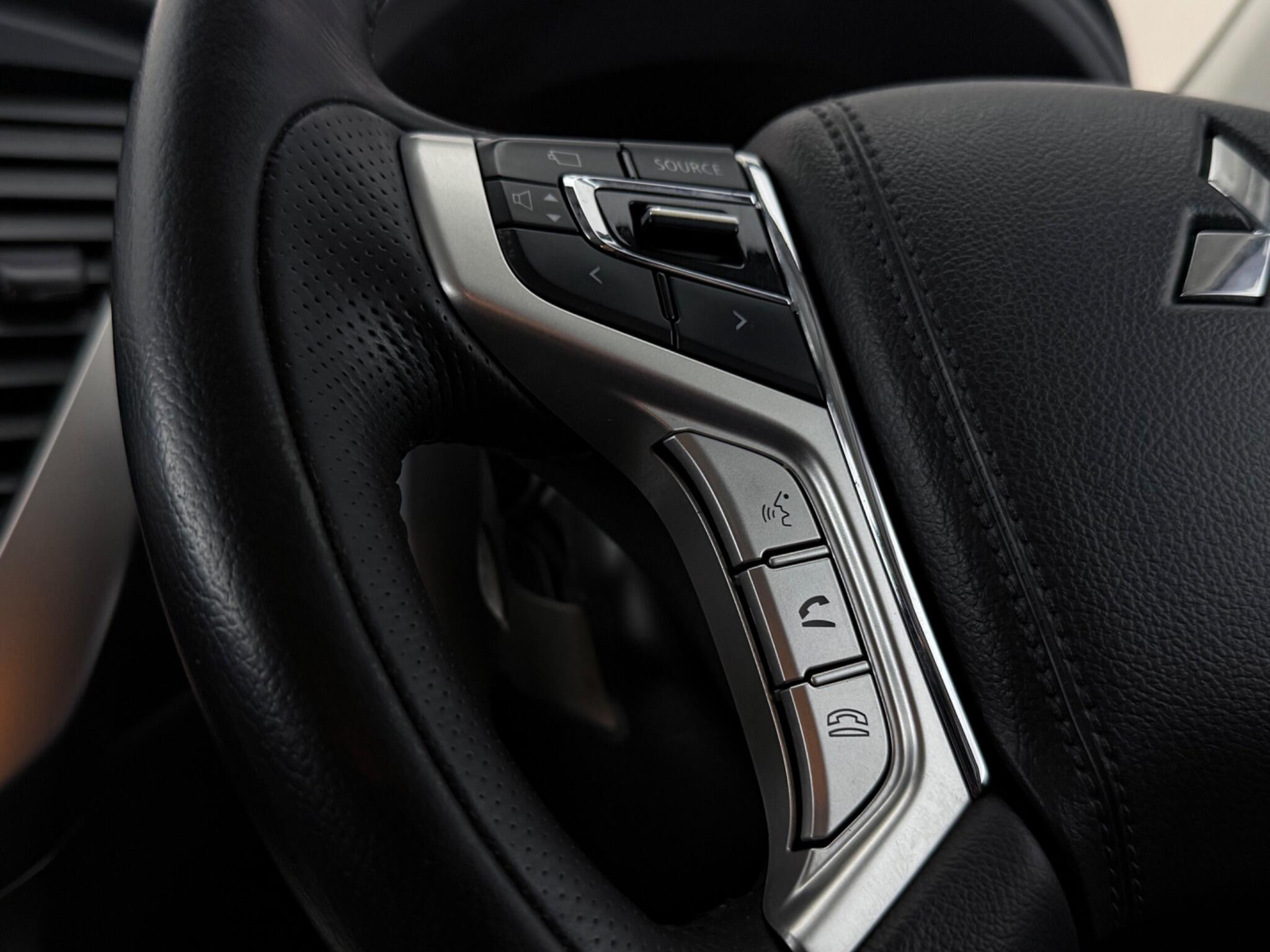 Mitsubishi Shogun Sport view 13