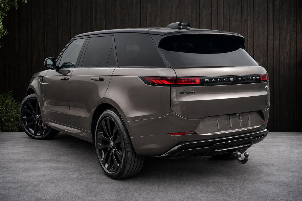Land Rover Range Rover Sport view 3