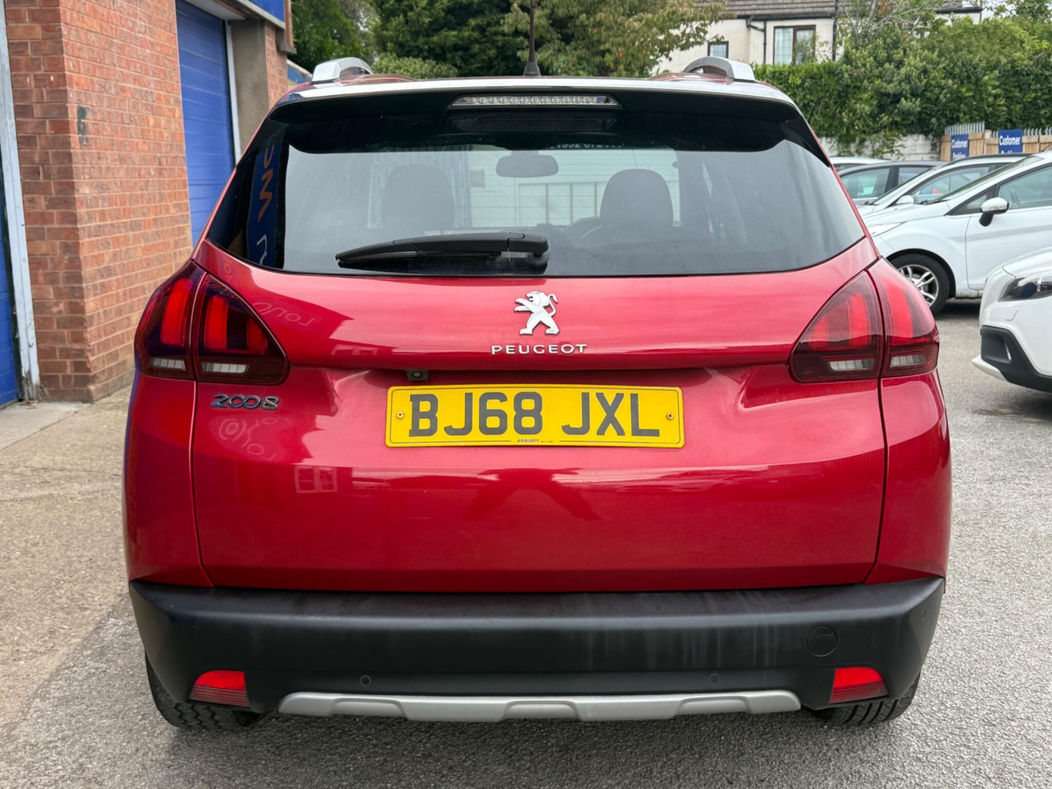 Peugeot 2008 view 10