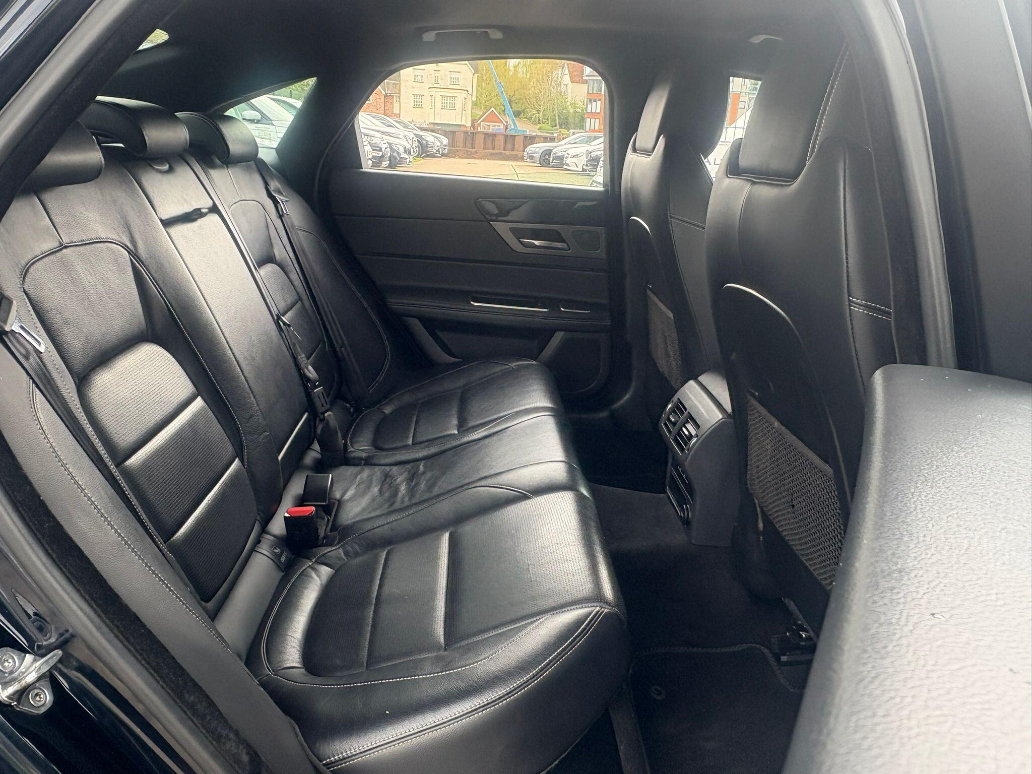 Jaguar XF view 14