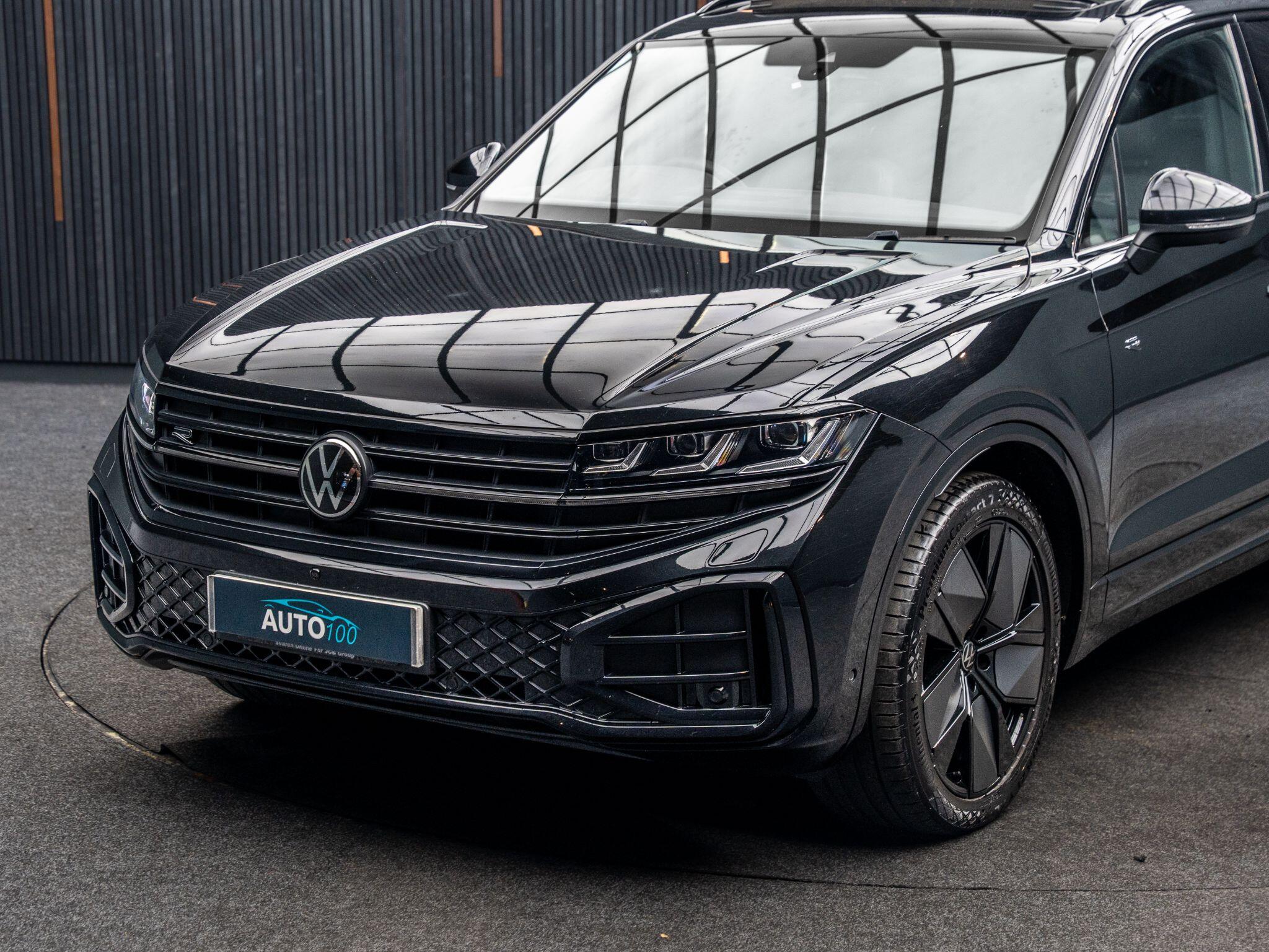 Volkswagen Touareg view 11