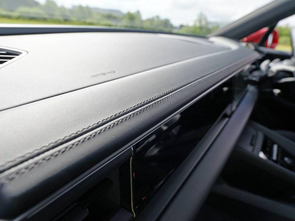 Porsche Macan view 12