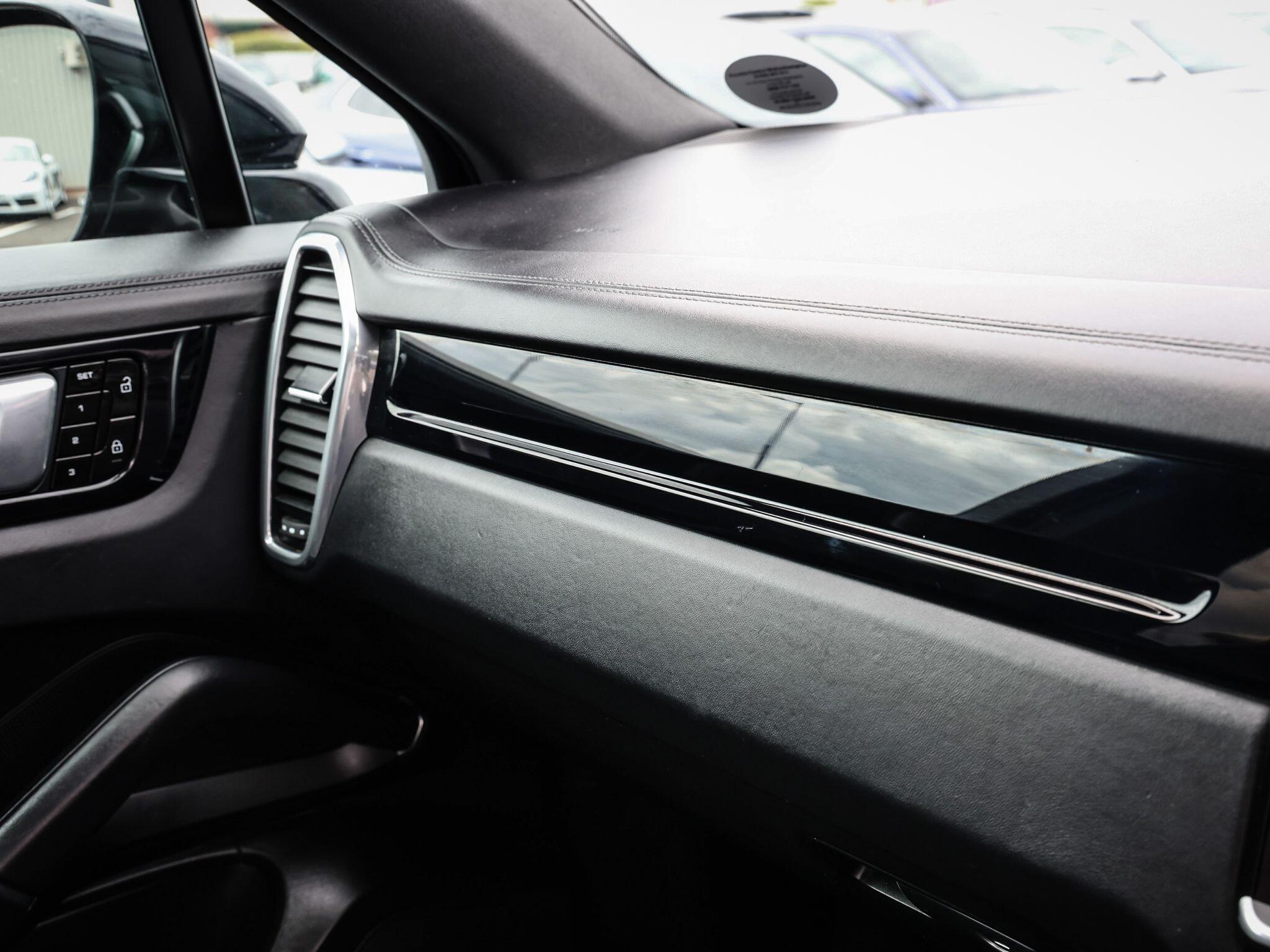 Porsche Cayenne view 59