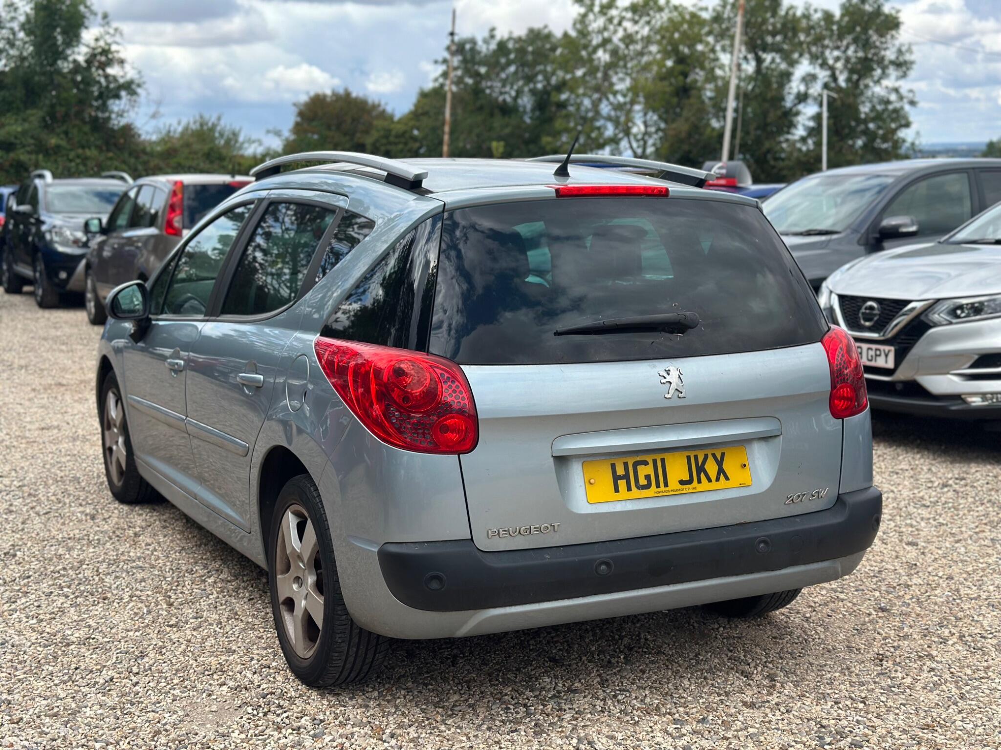 Peugeot 207 view 7