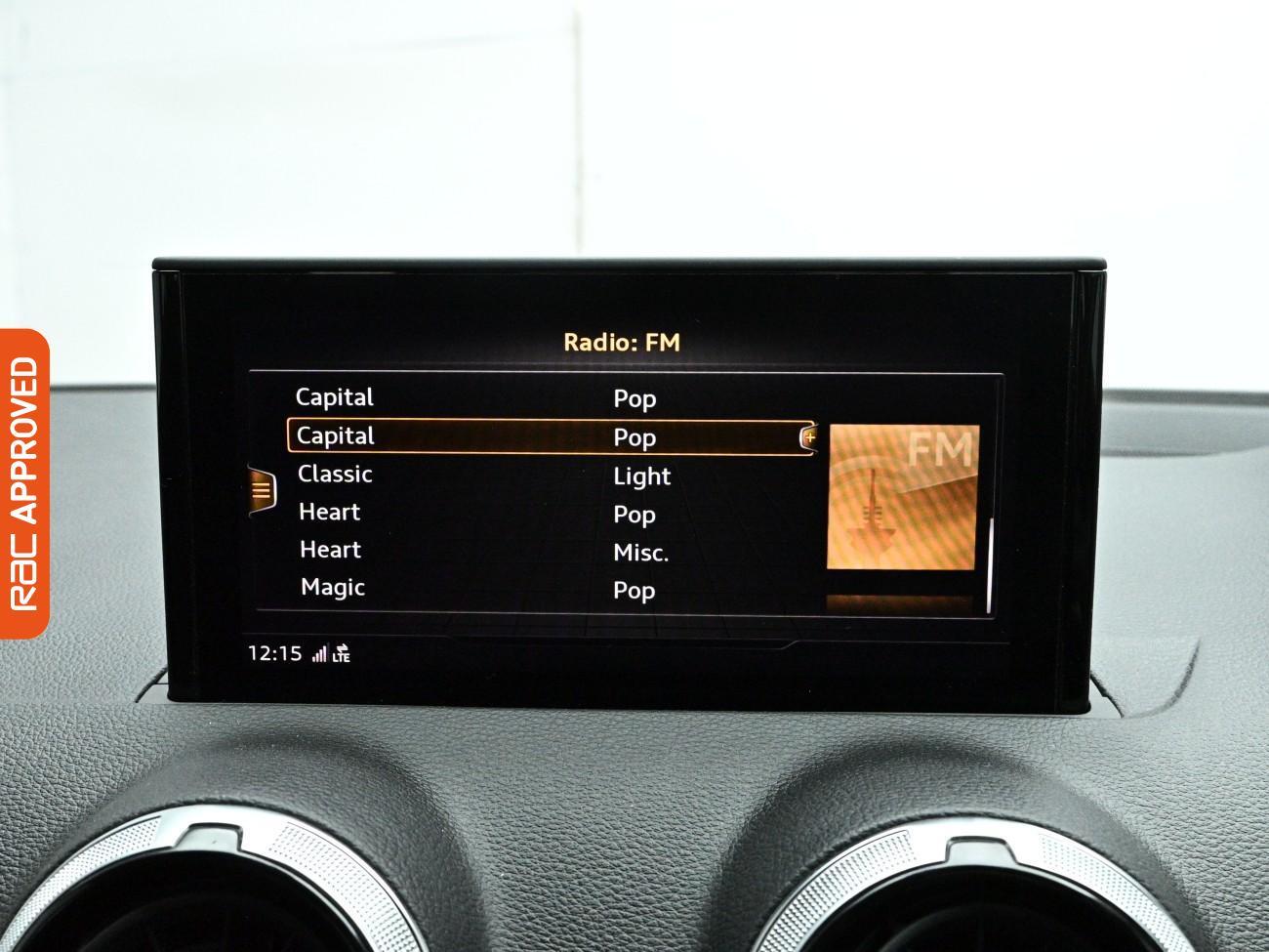 Audi Q2 view 22
