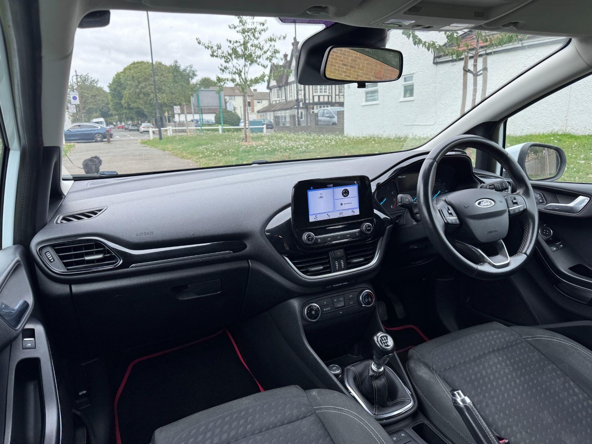 2017 Ford Fiesta image 40