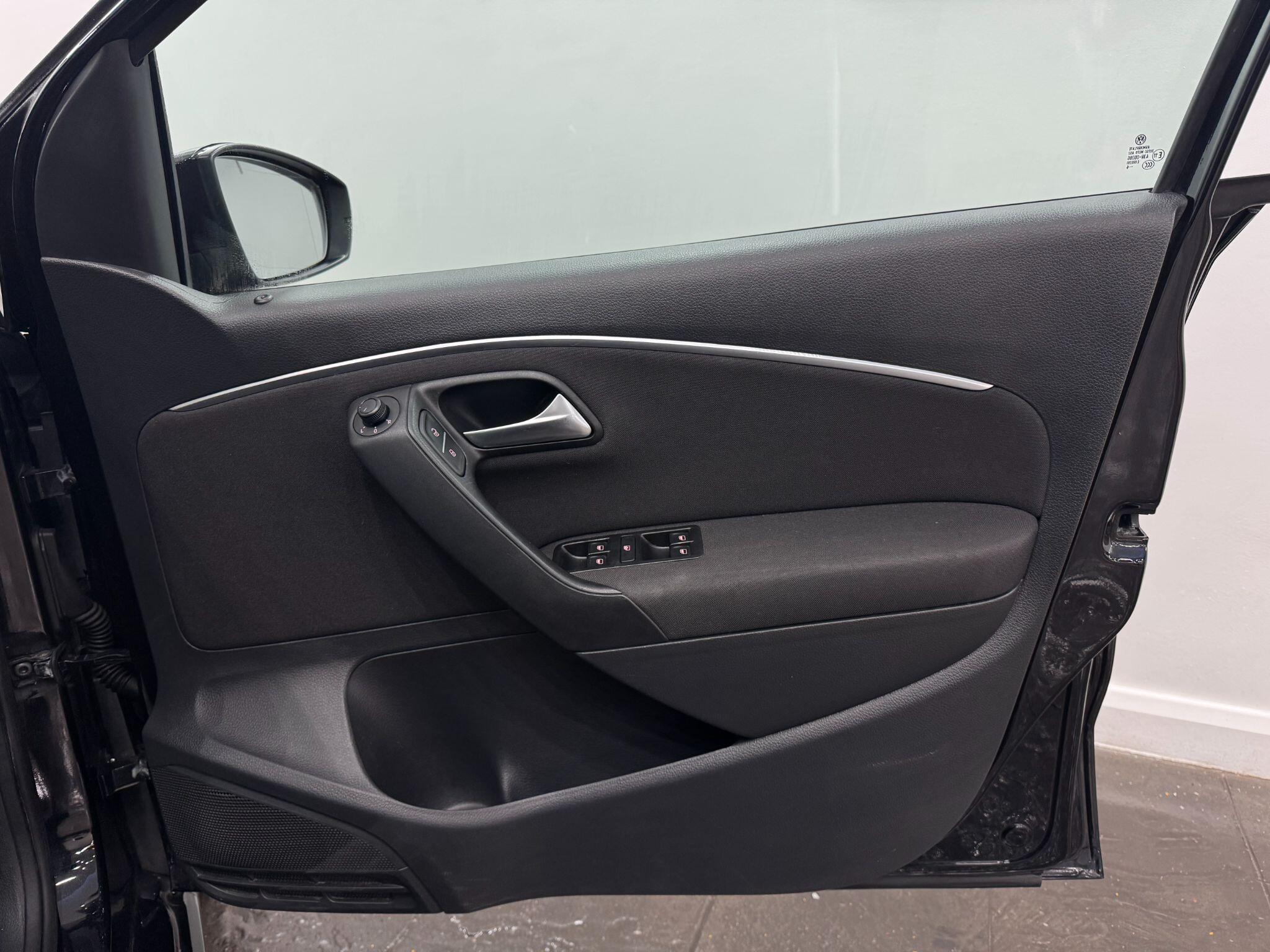 Volkswagen Polo view 28