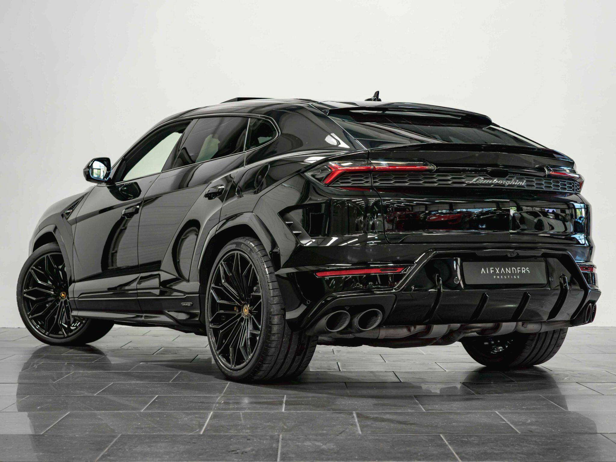 Lamborghini Urus view 9
