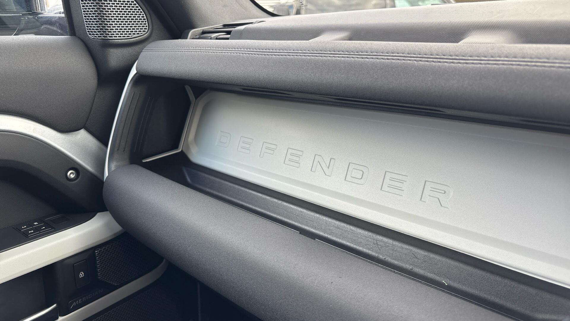 Land Rover Defender view 27