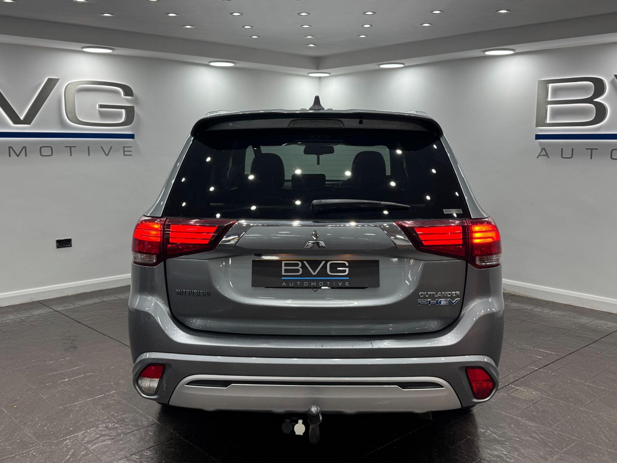 Mitsubishi Outlander view 8