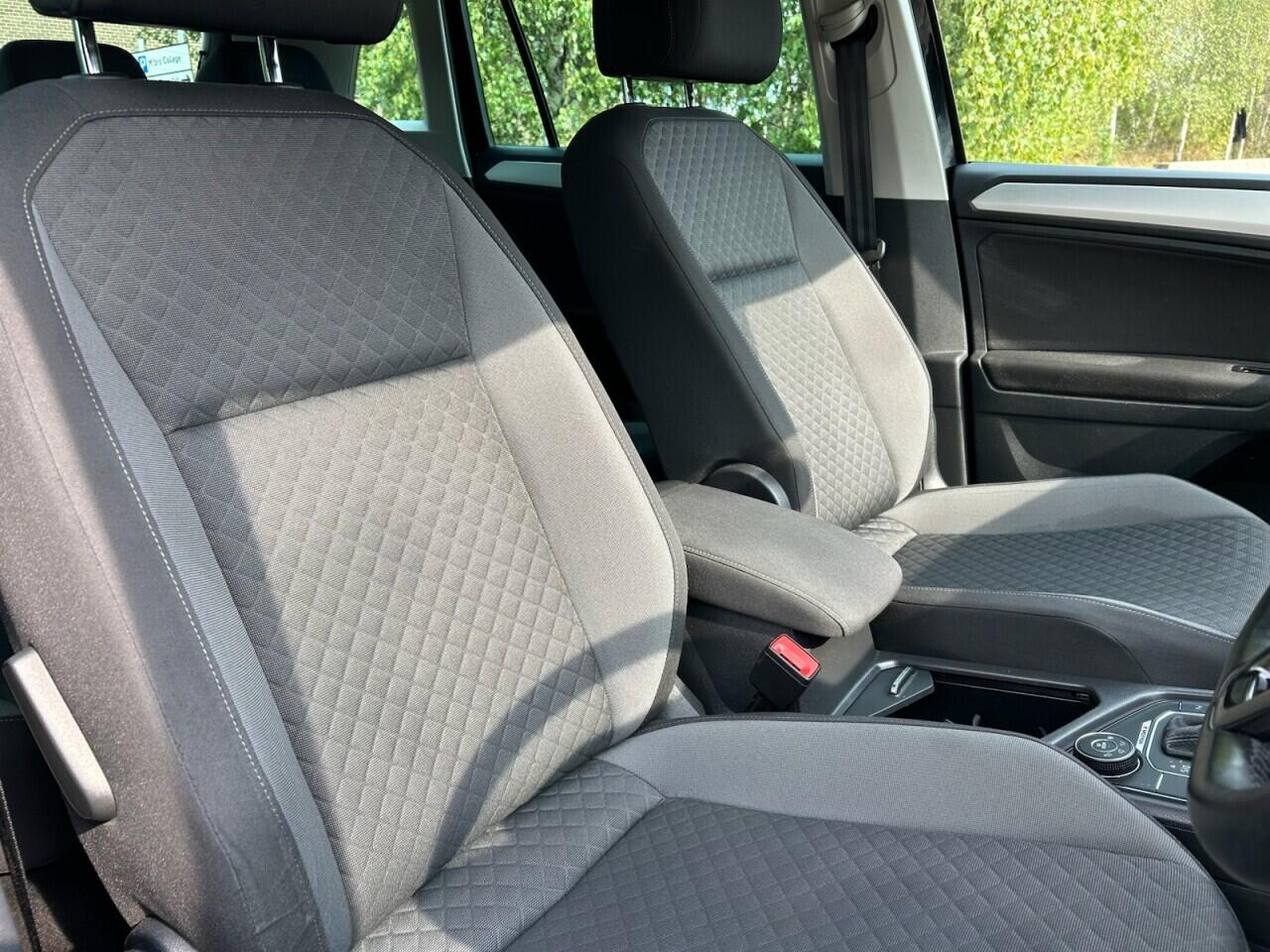 Volkswagen Tiguan view 21