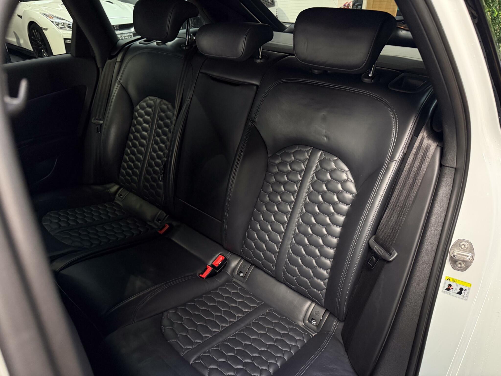 Audi RS6 Avant view 27
