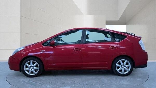 Toyota Prius view 4
