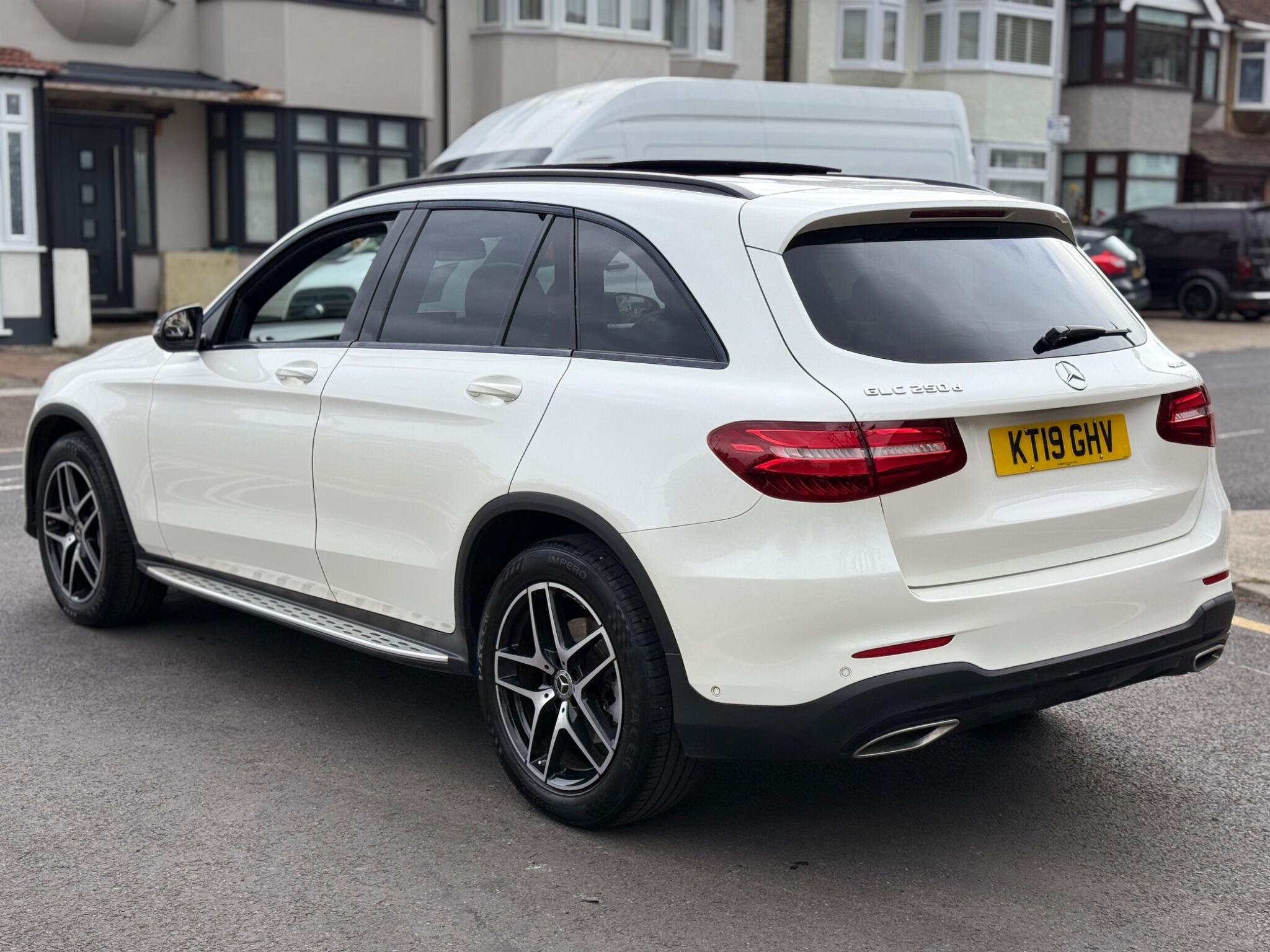 Mercedes-Benz GLC view 4
