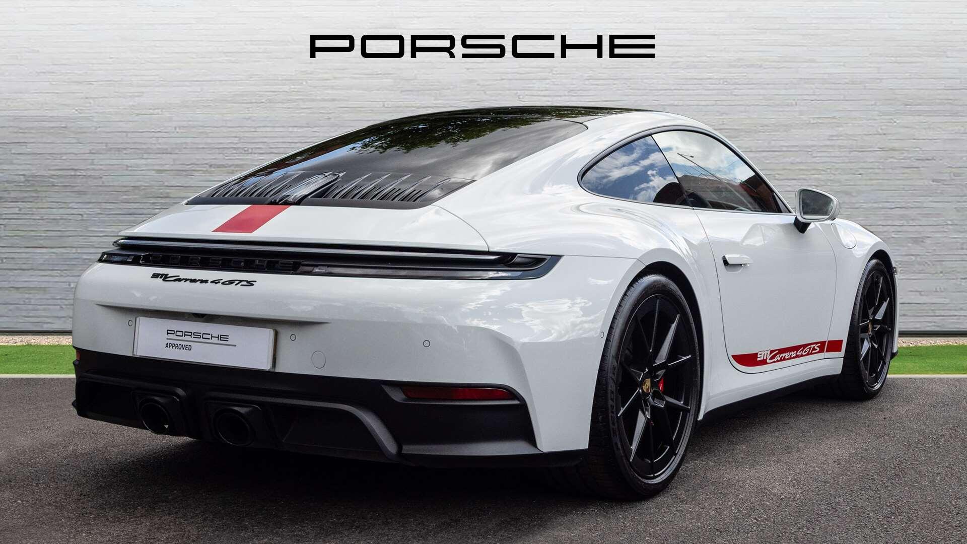 Porsche 911 view 3