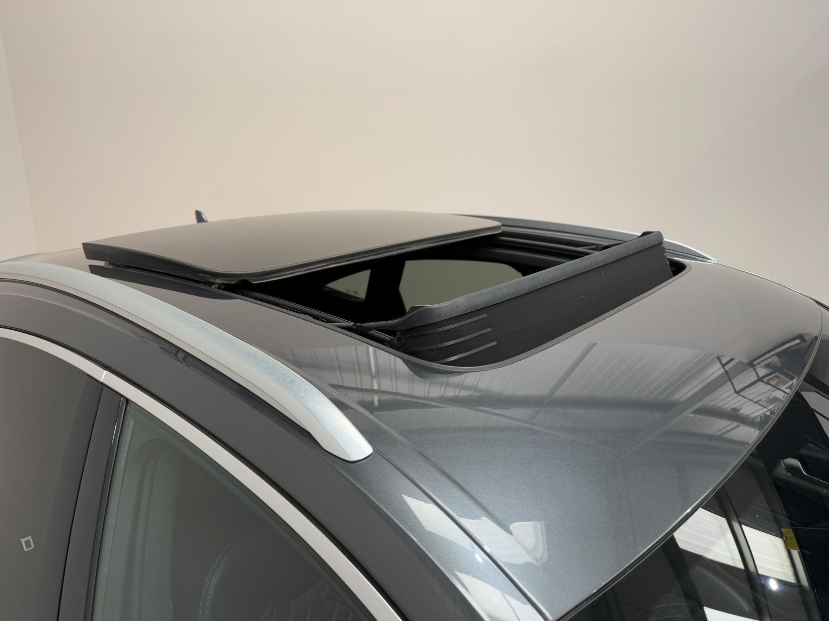 Audi Q5 view 3