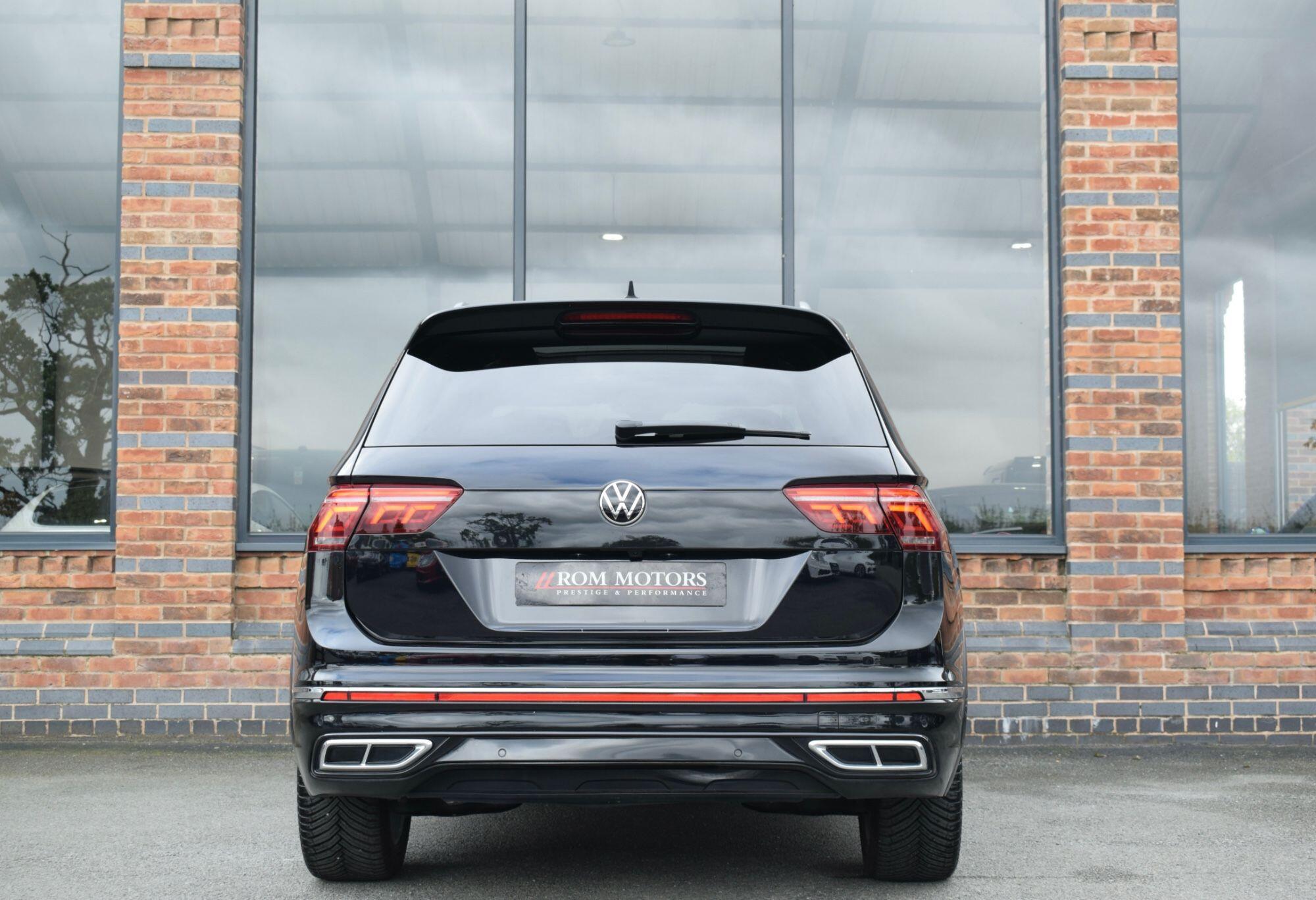Volkswagen Tiguan Allspace view 6