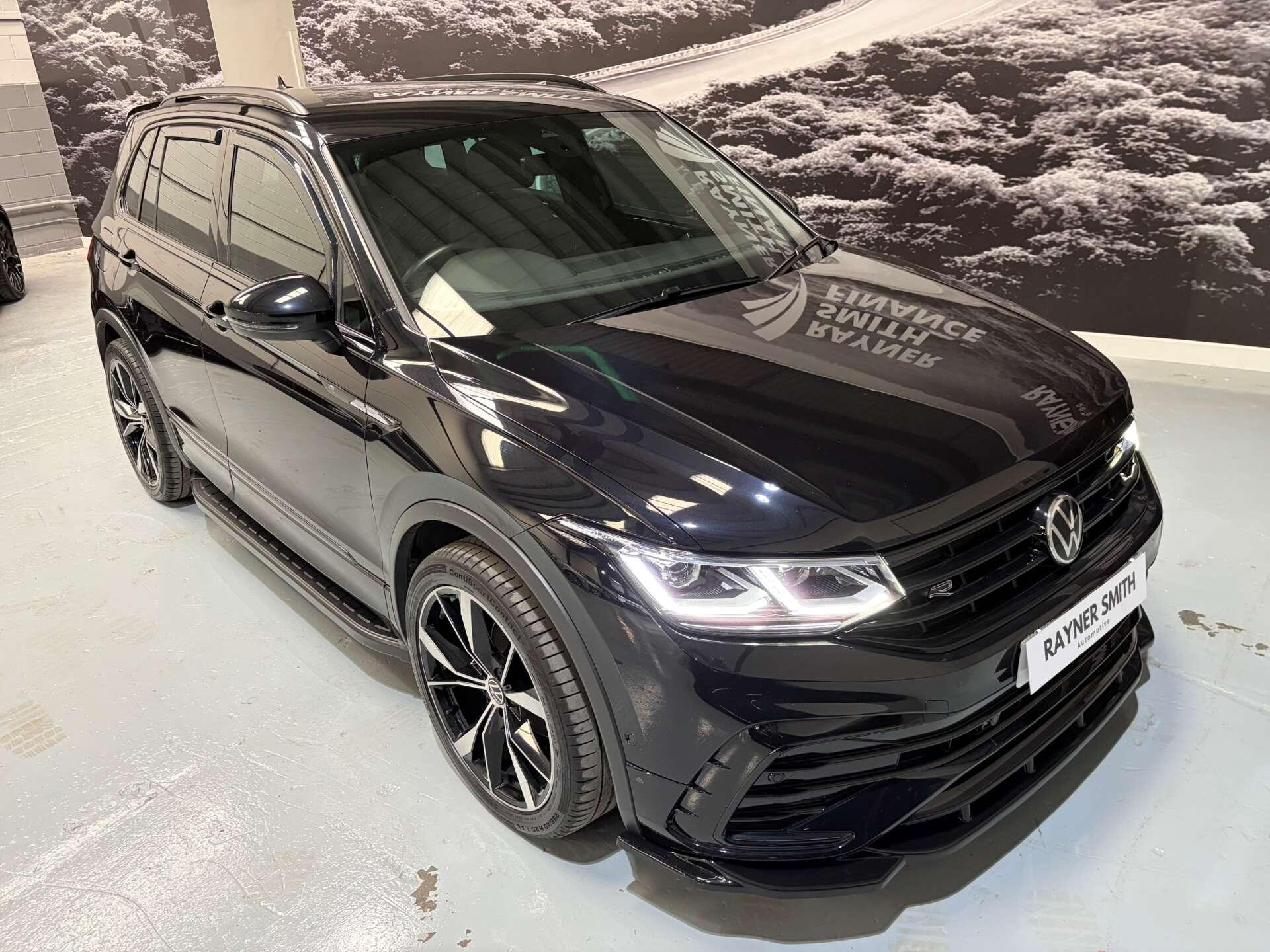 Volkswagen Tiguan view 3