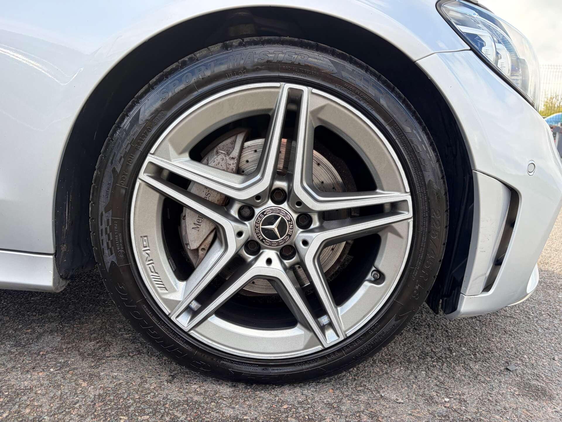 Mercedes-Benz C Class view 12