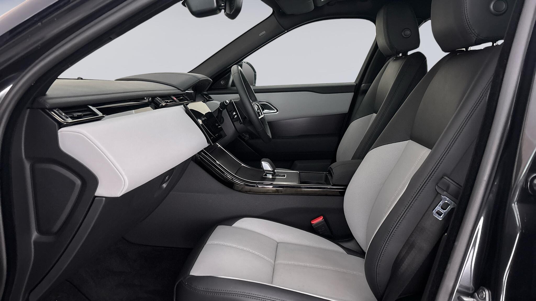 Land Rover Range Rover Velar view 3