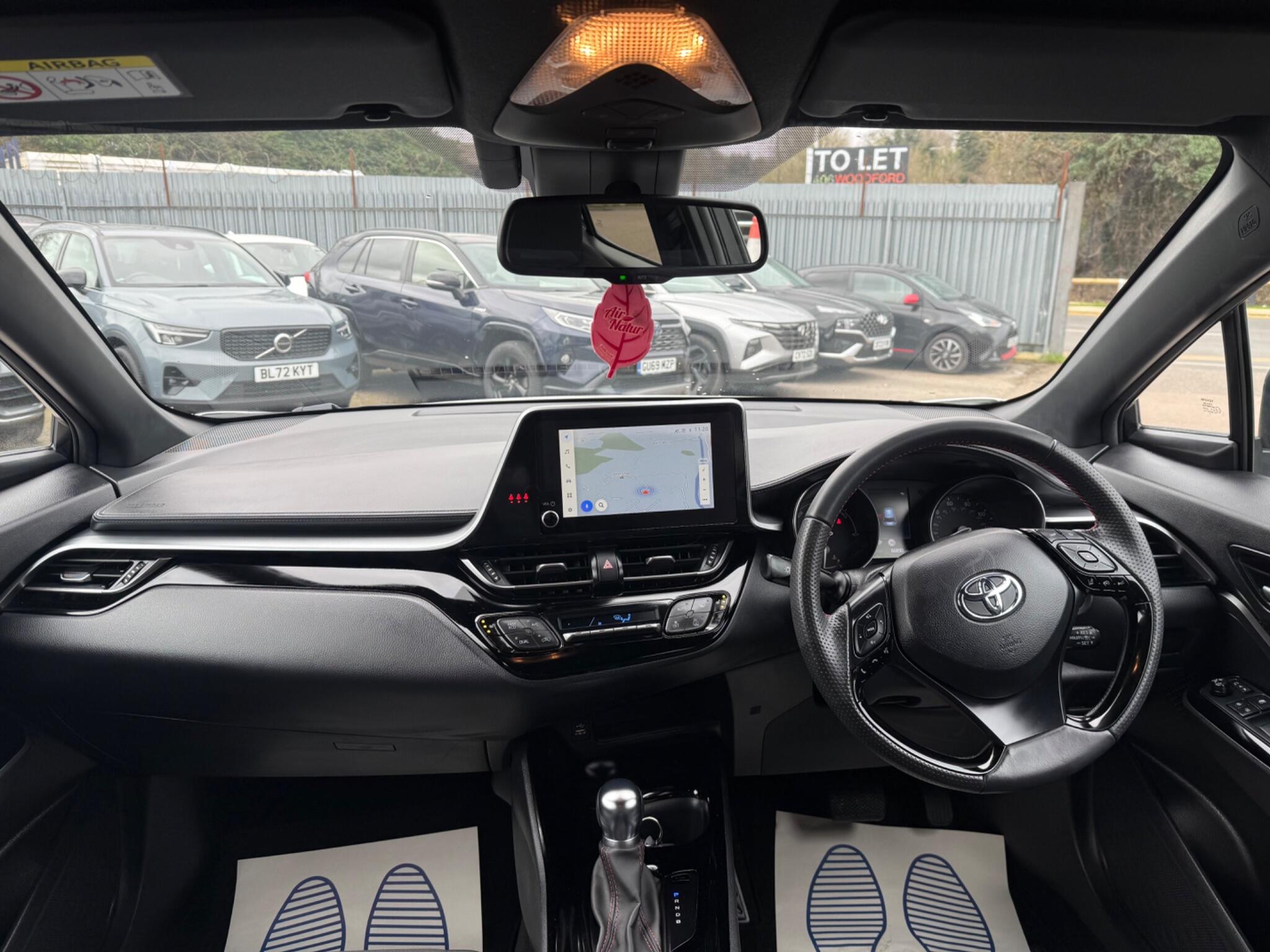 Toyota C-HR view 11