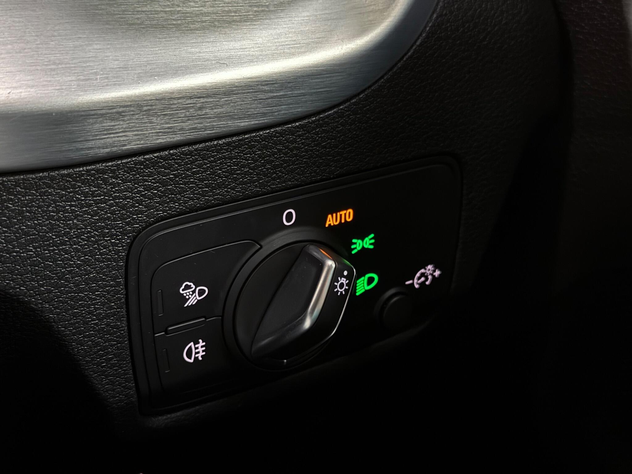 Audi Q2 view 20