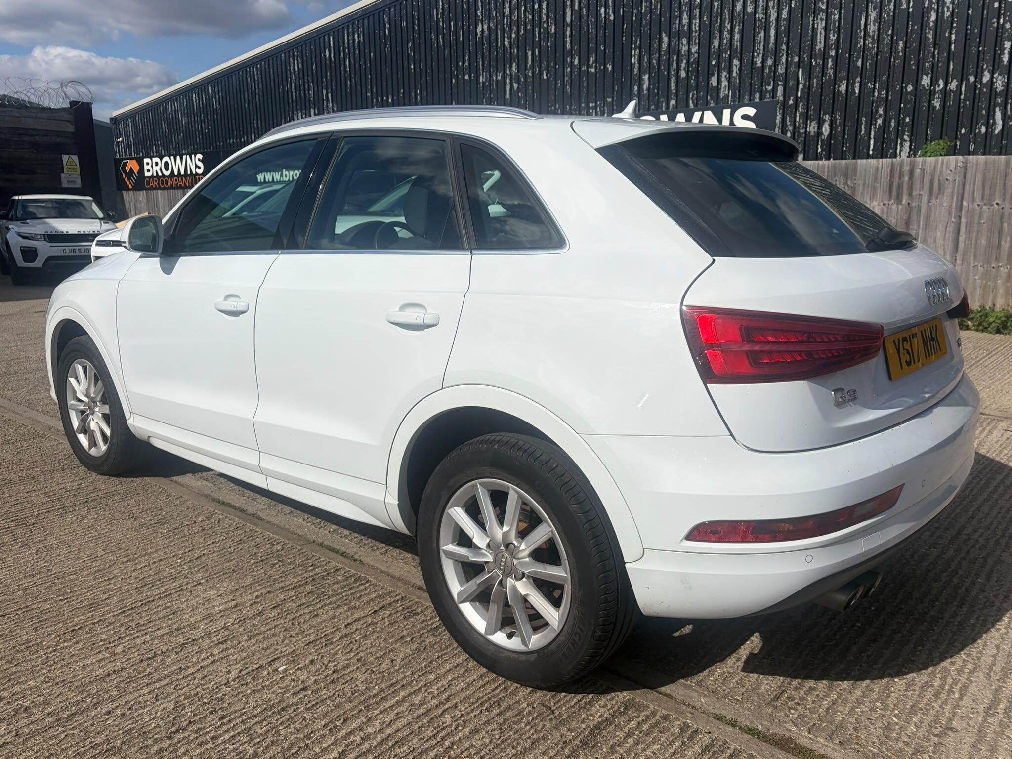 Audi Q3 view 5