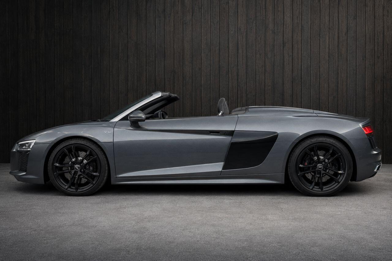 Audi R8 view 16