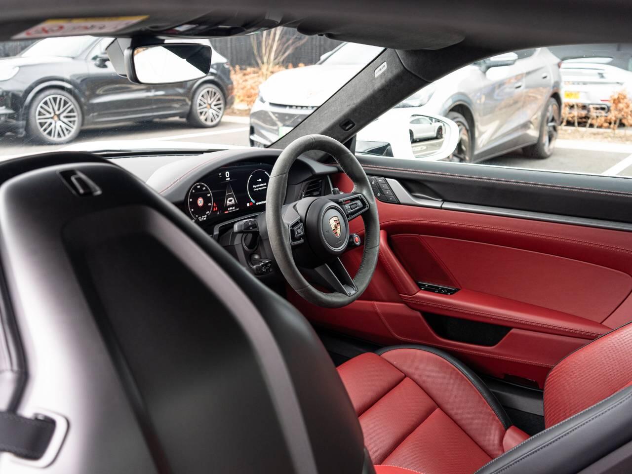 Porsche 911 view 40