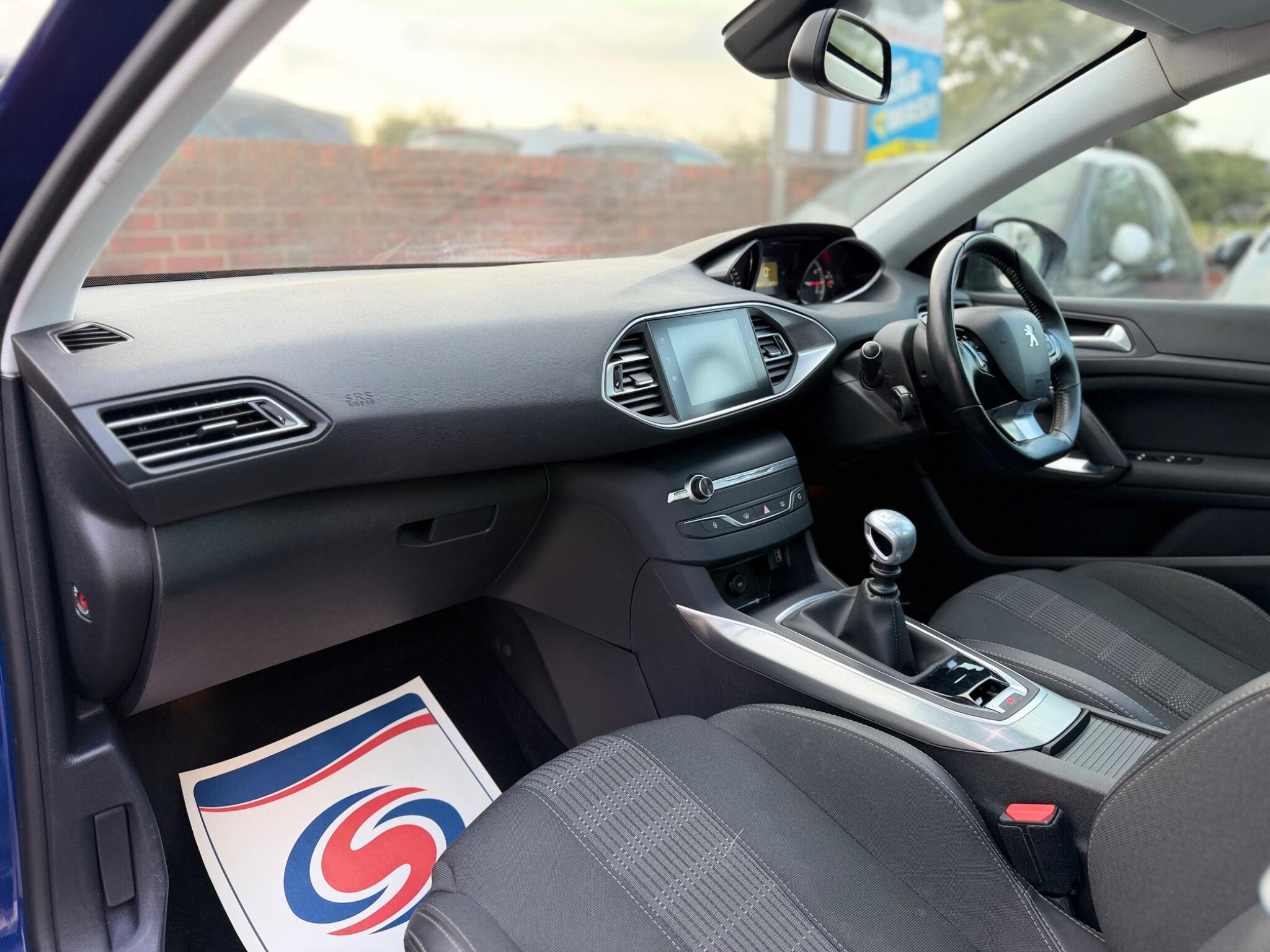 Peugeot 308 view 13