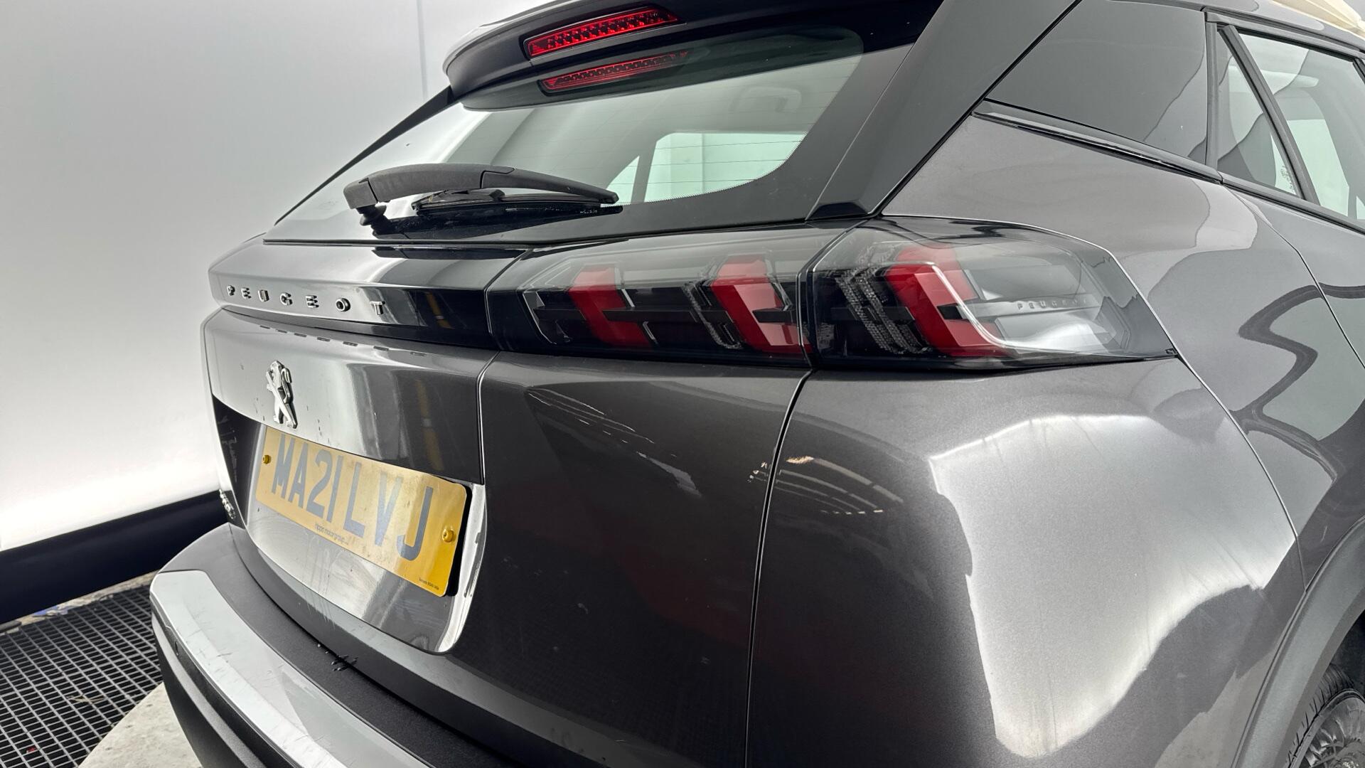Peugeot 2008 view 17