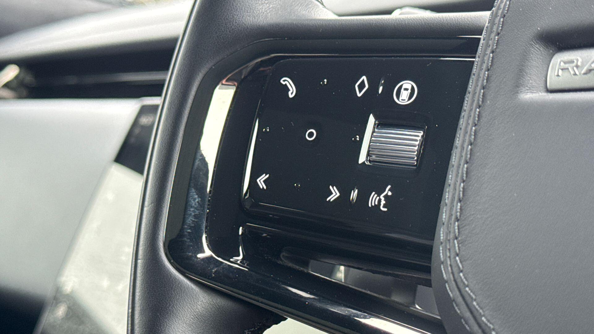 Land Rover Range Rover Evoque view 24