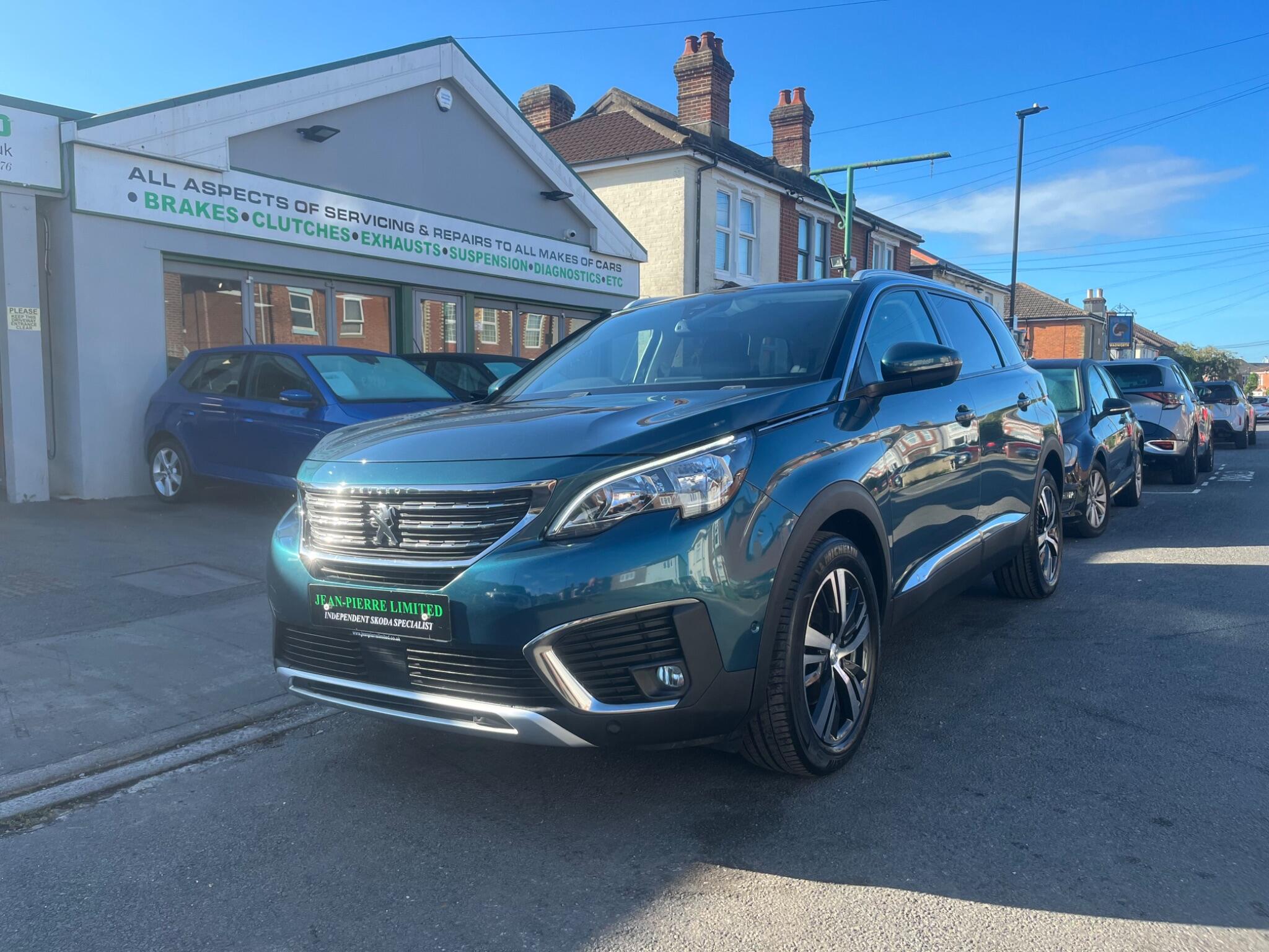 Peugeot 5008 view 3