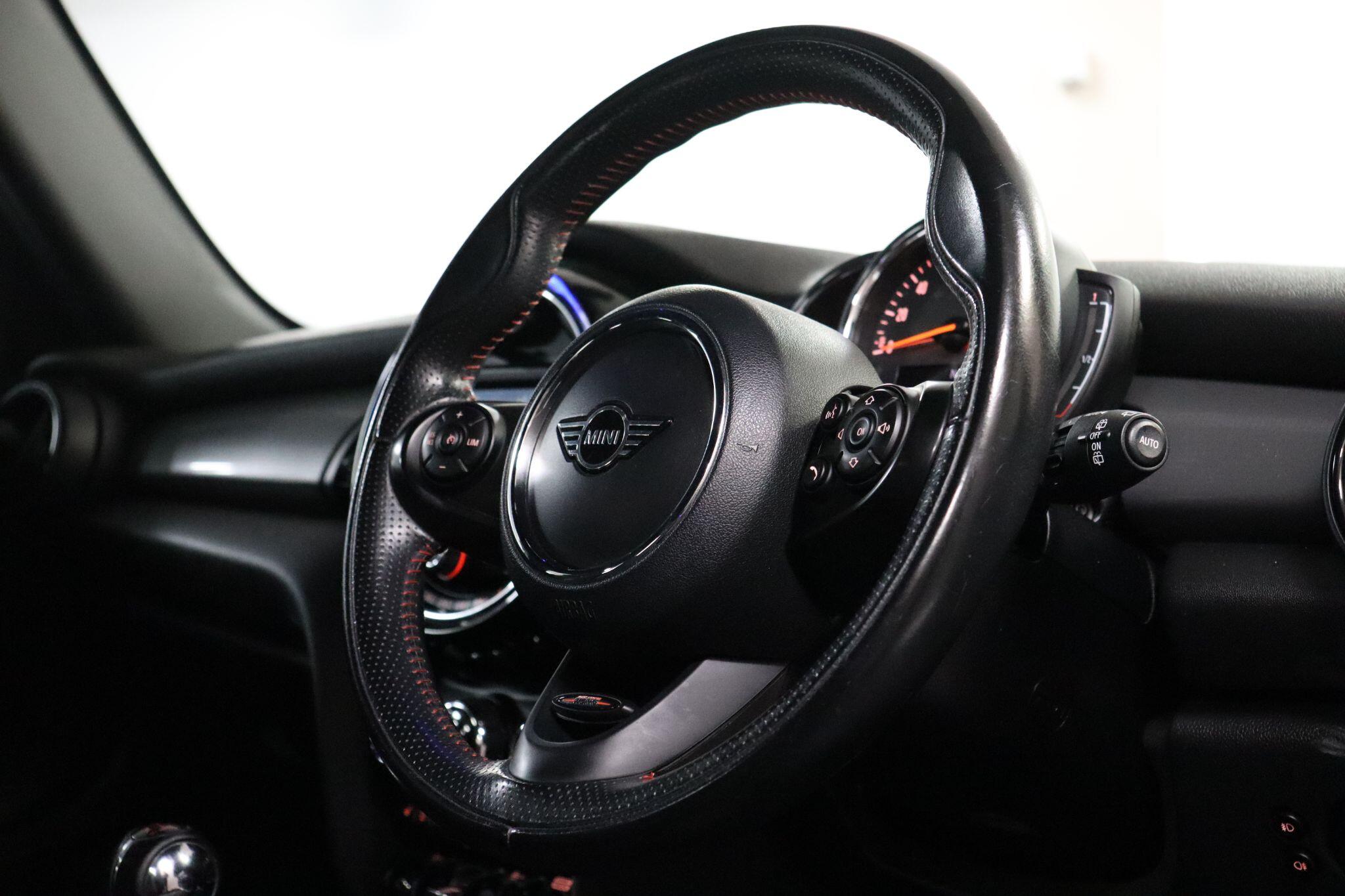 Mini Hatch view 12