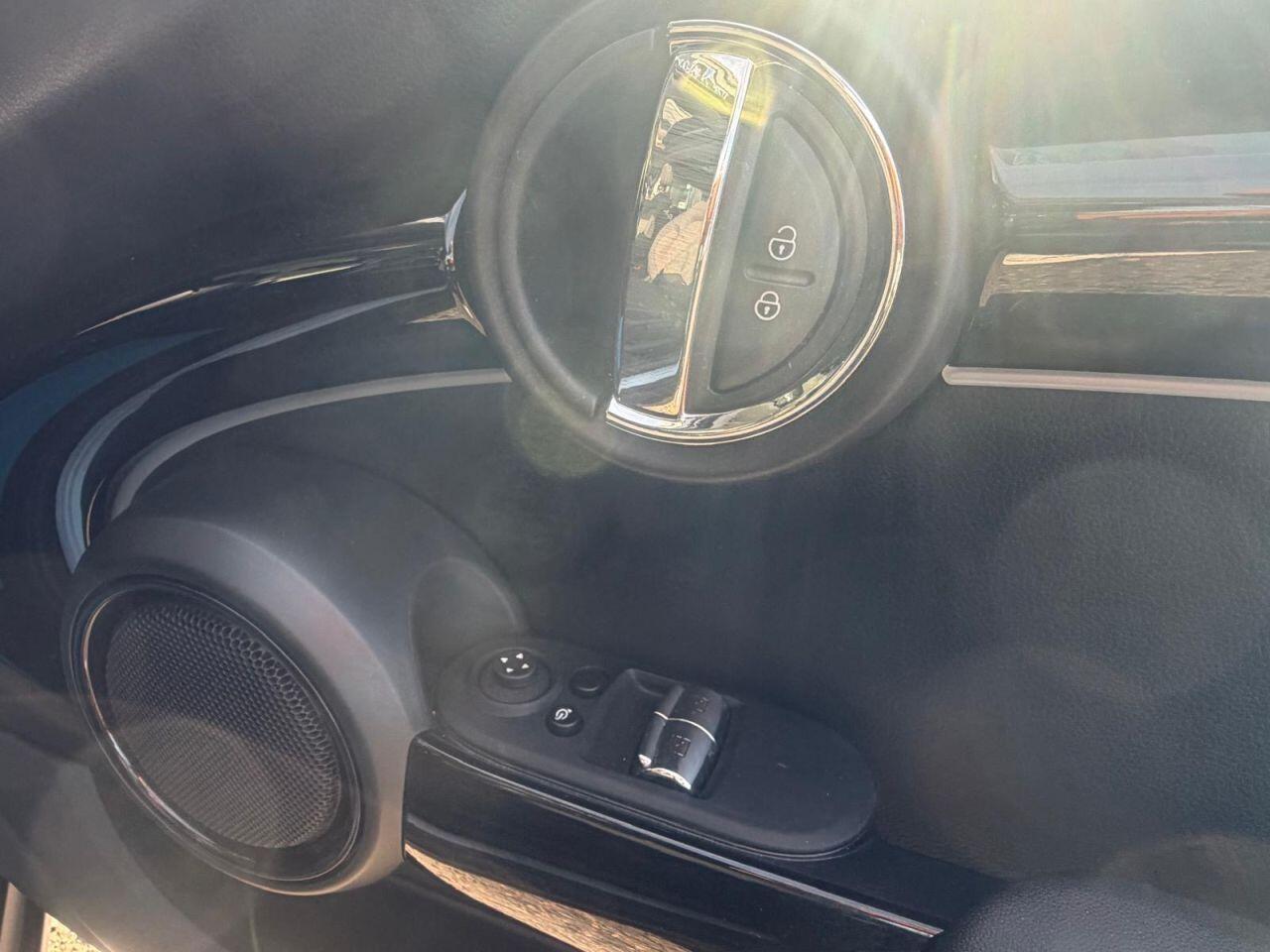 Mini Hatch view 36