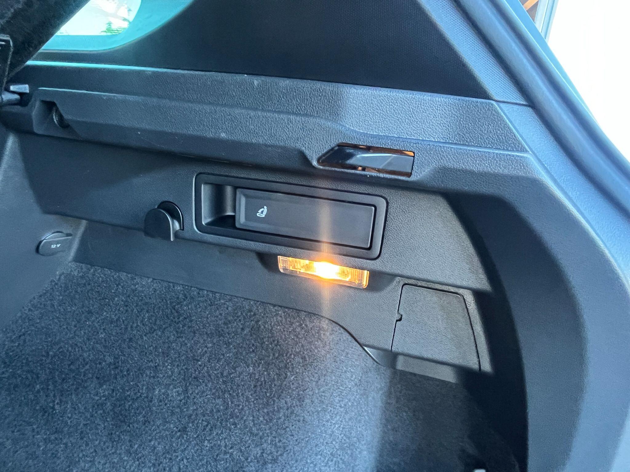 Volkswagen Tiguan view 12