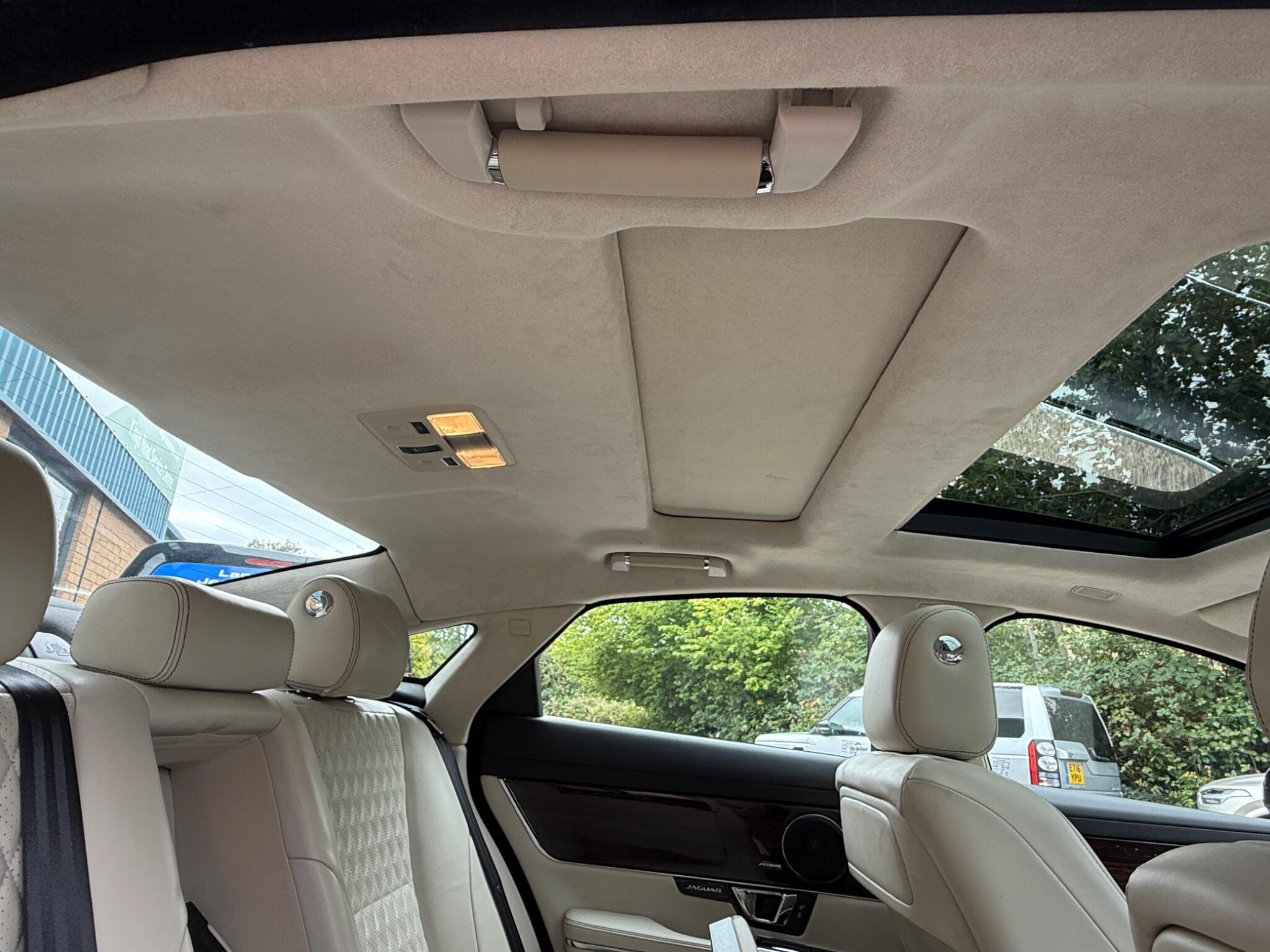 Jaguar XJ view 42