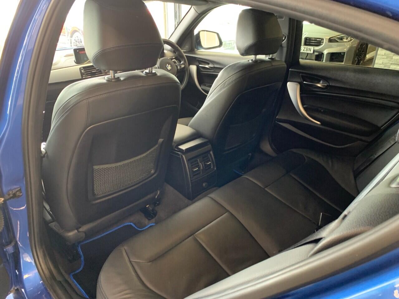 BMW 1 Series view 28